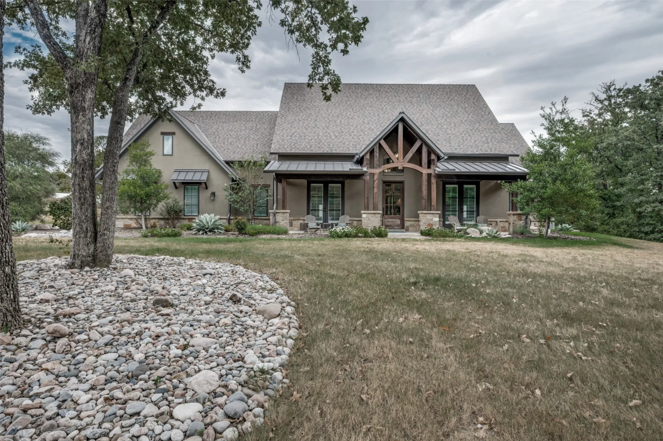 Single Family Residence For Sale in Denton County , 197 Stonewood Boulevard, Bartonville, Texas 76226, 4 Bedroom, 4 Bathroom, 3 Garage spaces, 3,612 Sqft, built in 2018, mls#21371179, Real Estate Agent in Bartonville, Homes For Sale in Denton county, Homes For Sale in Bartonville, Realtor in Bartonville Texas, Real Estate Brokerage Independent Realty Texas, Luminita Cordes Realtor