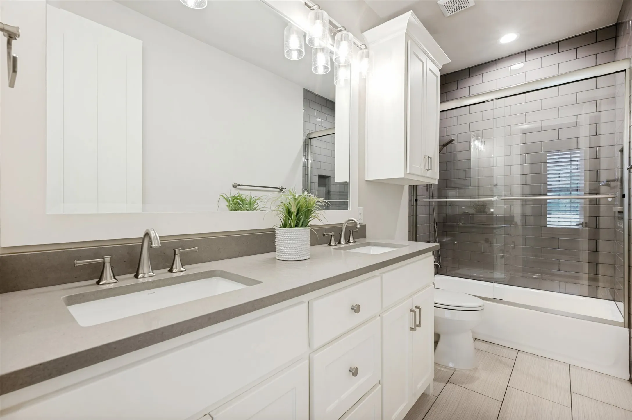 Single Family Residence For Sale in Denton County , 197 Stonewood Boulevard, Bartonville, Texas 76226, 4 Bedroom, 4 Bathroom, 3 Garage spaces, 3,612 Sqft, built in 2018, mls#21371179, Real Estate Agent in Bartonville, Homes For Sale in Denton county, Homes For Sale in Bartonville, Realtor in Bartonville Texas, Real Estate Brokerage Independent Realty Texas, Luminita Cordes Realtor