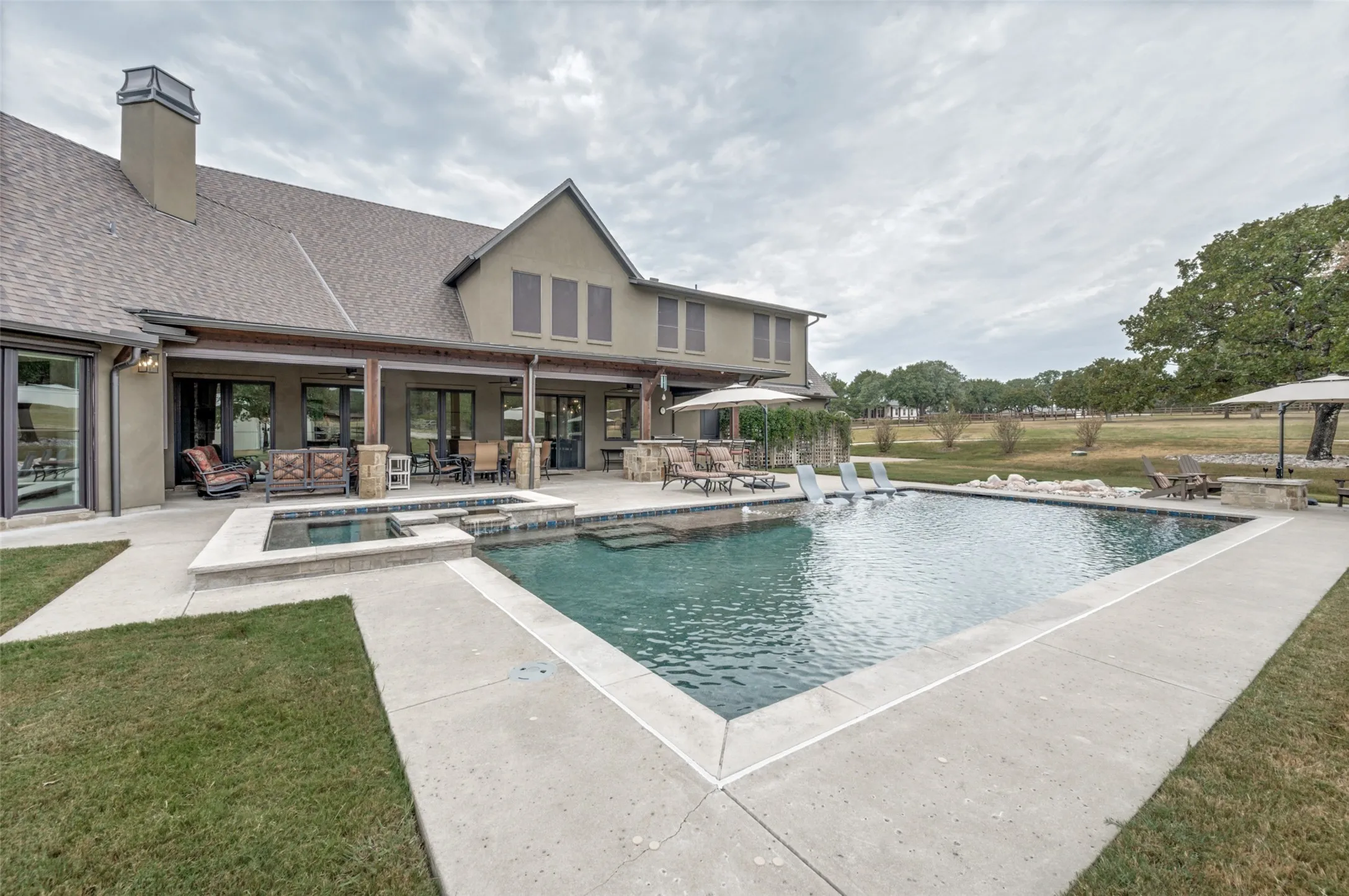 Single Family Residence For Sale in Denton County , 197 Stonewood Boulevard, Bartonville, Texas 76226, 4 Bedroom, 4 Bathroom, 3 Garage spaces, 3,612 Sqft, built in 2018, mls#21371179, Real Estate Agent in Bartonville, Homes For Sale in Denton county, Homes For Sale in Bartonville, Realtor in Bartonville Texas, Real Estate Brokerage Independent Realty Texas, Luminita Cordes Realtor