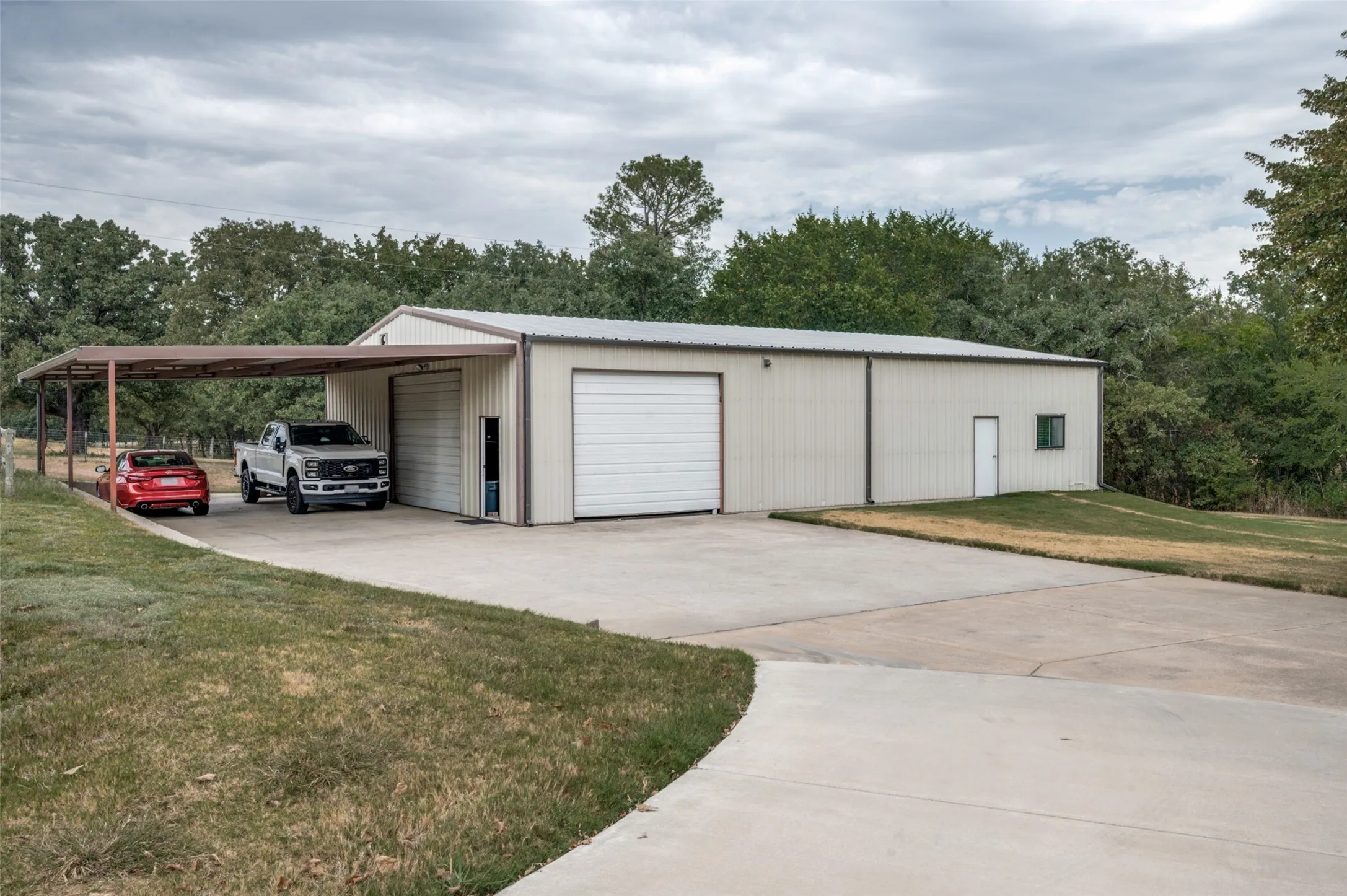 Single Family Residence For Sale in Denton County , 197 Stonewood Boulevard, Bartonville, Texas 76226, 4 Bedroom, 4 Bathroom, 3 Garage spaces, 3,612 Sqft, built in 2018, mls#21371179, Real Estate Agent in Bartonville, Homes For Sale in Denton county, Homes For Sale in Bartonville, Realtor in Bartonville Texas, Real Estate Brokerage Independent Realty Texas, Luminita Cordes Realtor
