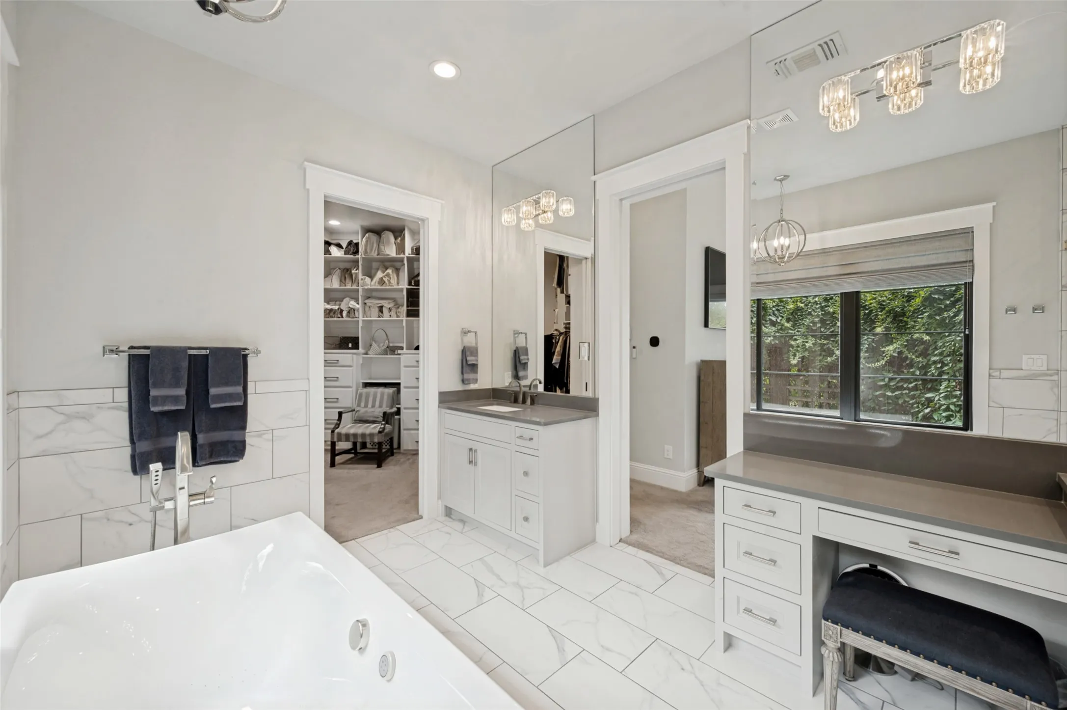 Single Family Residence For Sale in Denton County , 197 Stonewood Boulevard, Bartonville, Texas 76226, 4 Bedroom, 4 Bathroom, 3 Garage spaces, 3,612 Sqft, built in 2018, mls#21371179, Real Estate Agent in Bartonville, Homes For Sale in Denton county, Homes For Sale in Bartonville, Realtor in Bartonville Texas, Real Estate Brokerage Independent Realty Texas, Luminita Cordes Realtor