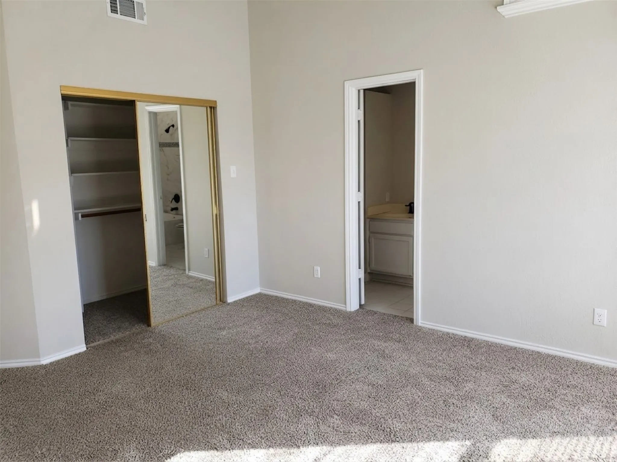 Single Family Residence For Sale in Denton County , 1361 Mimosa Lane, Lewisville, Texas 75077, 3 Bedroom, 2 Bathroom, 2 Garage spaces, 1,465 Sqft, built in 1986, mls#21371681, Real Estate Agent in Lewisville, Homes For Sale in Denton county, Homes For Sale in Lewisville, Realtor in Lewisville Texas, Real Estate Brokerage Independent Realty Texas, Luminita Cordes Realtor