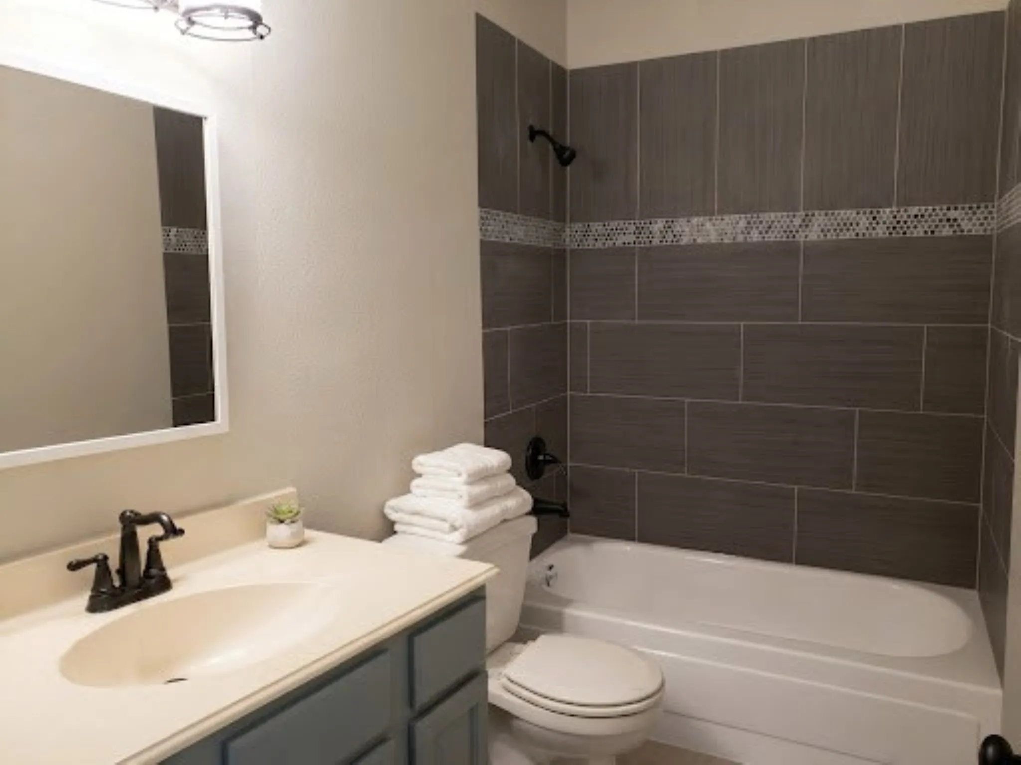 Single Family Residence For Sale in Denton County , 1361 Mimosa Lane, Lewisville, Texas 75077, 3 Bedroom, 2 Bathroom, 2 Garage spaces, 1,465 Sqft, built in 1986, mls#21371681, Real Estate Agent in Lewisville, Homes For Sale in Denton county, Homes For Sale in Lewisville, Realtor in Lewisville Texas, Real Estate Brokerage Independent Realty Texas, Luminita Cordes Realtor
