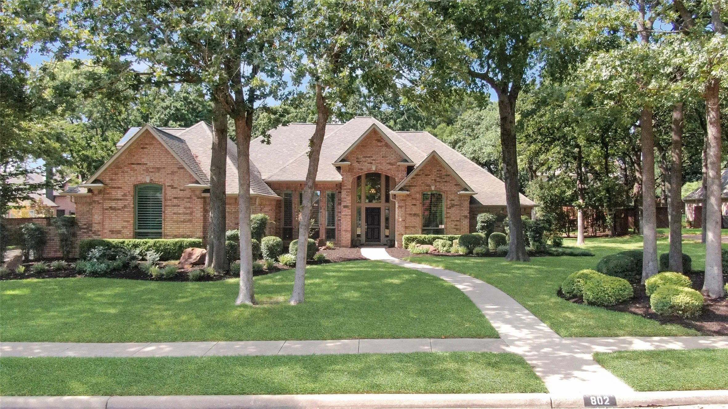 Single Family Residence For Sale in Tarrant County , 802 Brazos Drive, Southlake, Texas 76092, 4 Bedroom, 3 Bathroom, 3 Garage spaces, 3,360 Sqft, built in 1994, mls#21368547, Real Estate Agent in Southlake, Homes For Sale in Tarrant county, Homes For Sale in Southlake, Realtor in Southlake Texas, Real Estate Brokerage Independent Realty Texas, Luminita Cordes Realtor