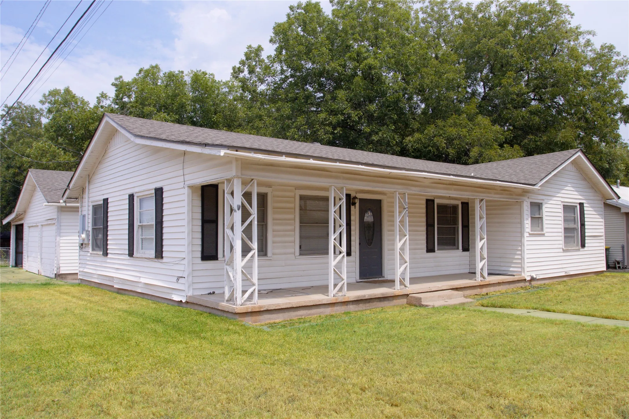 Single Family Residence For Sale in Bosque County , 101 Easy Street, Valley Mills, Texas 76689, 3 Bedroom, 2 Bathroom, 2 Garage spaces, 1,793 Sqft, built in 1960, mls#21367515, Real Estate Agent in Valley Mills, Homes For Sale in Bosque county, Homes For Sale in Valley Mills, Realtor in Valley Mills Texas, Real Estate Brokerage Independent Realty Texas, Luminita Cordes Realtor