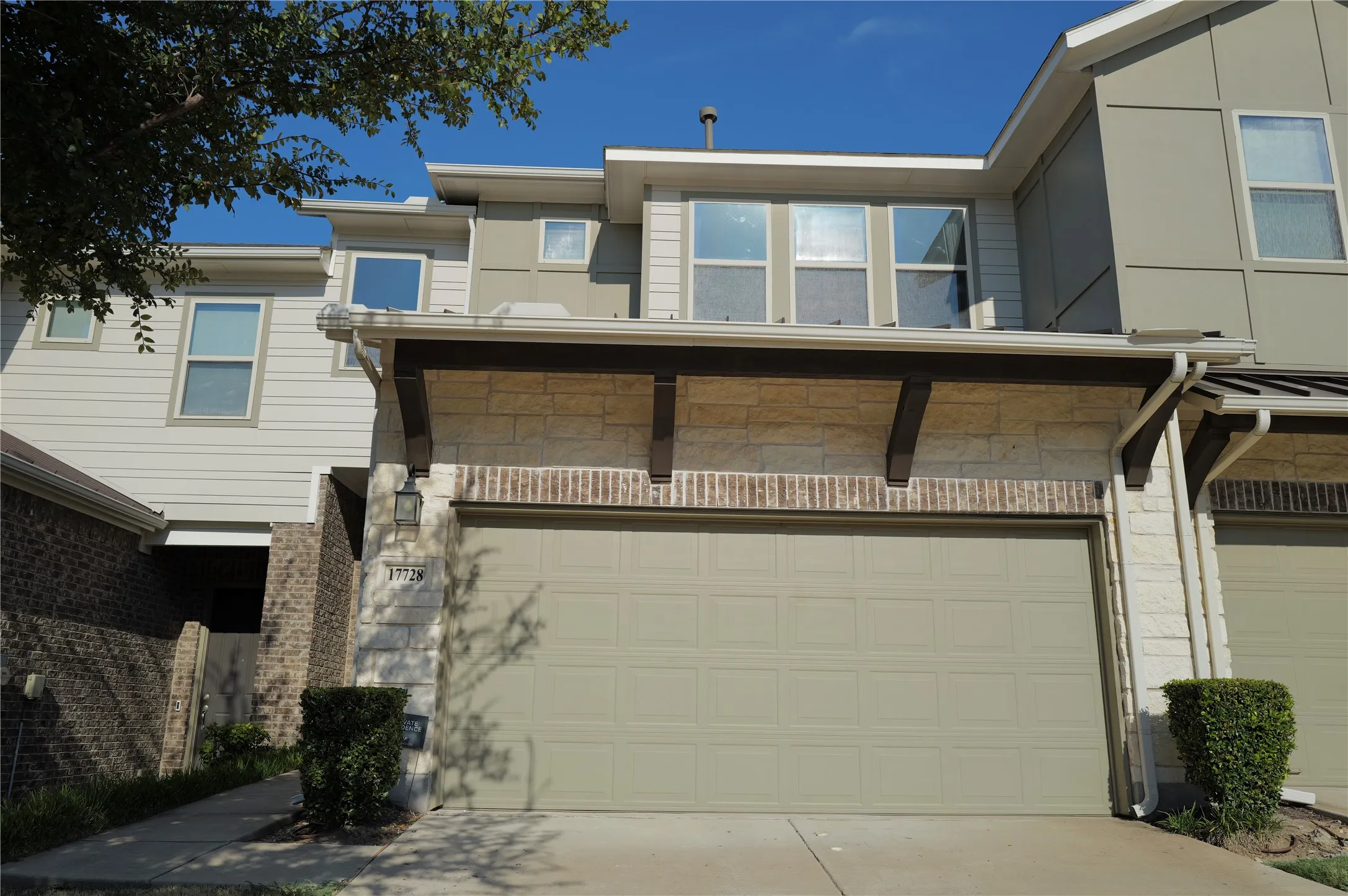 Townhouse For Sale in Collin County , 17728 Coralberry Drive, Dallas, Texas 75252, 3 Bedroom, 3 Bathroom, 2 Garage spaces, 1,937 Sqft, built in 2019, mls#21371690, Real Estate Agent in Dallas, Homes For Sale in Collin county, Homes For Sale in Dallas, Realtor in Dallas Texas, Real Estate Brokerage Independent Realty Texas, Luminita Cordes Realtor