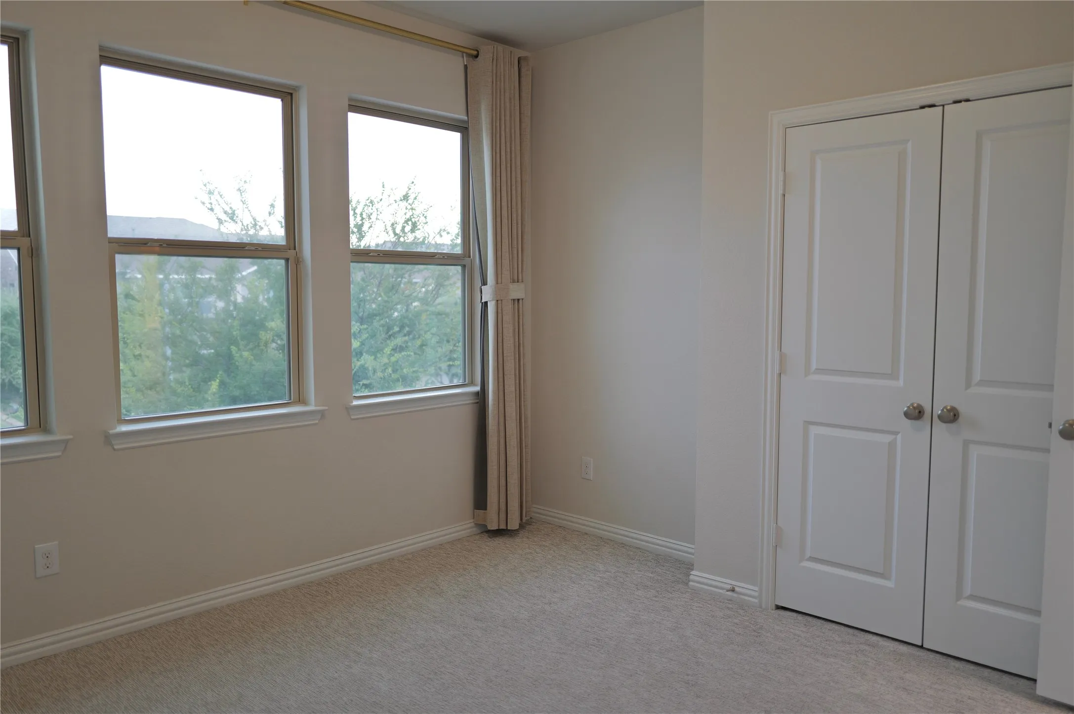 Townhouse For Sale in Collin County , 17728 Coralberry Drive, Dallas, Texas 75252, 3 Bedroom, 3 Bathroom, 2 Garage spaces, 1,937 Sqft, built in 2019, mls#21371690, Real Estate Agent in Dallas, Homes For Sale in Collin county, Homes For Sale in Dallas, Realtor in Dallas Texas, Real Estate Brokerage Independent Realty Texas, Luminita Cordes Realtor