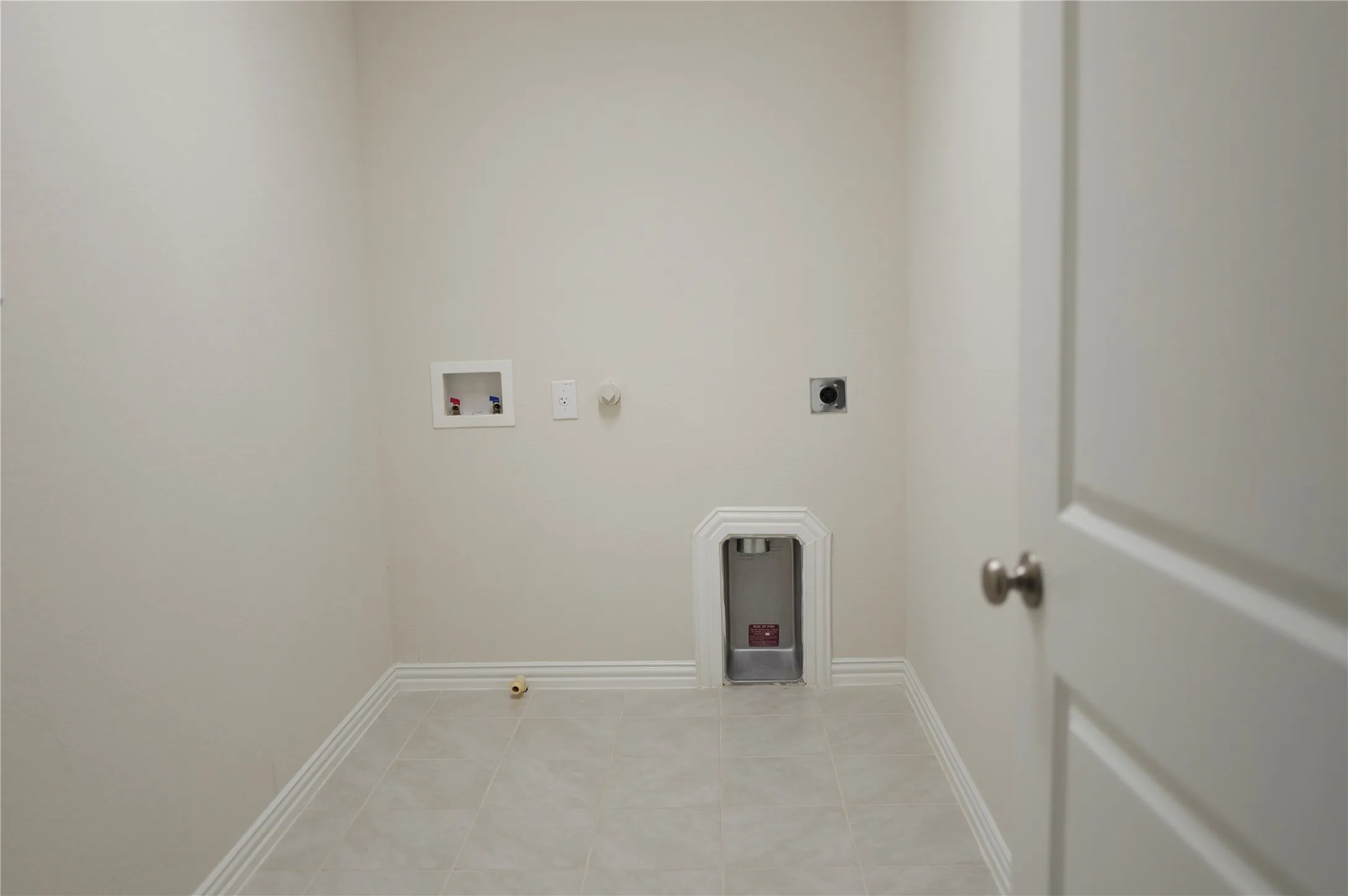 Townhouse For Sale in Collin County , 17728 Coralberry Drive, Dallas, Texas 75252, 3 Bedroom, 3 Bathroom, 2 Garage spaces, 1,937 Sqft, built in 2019, mls#21371690, Real Estate Agent in Dallas, Homes For Sale in Collin county, Homes For Sale in Dallas, Realtor in Dallas Texas, Real Estate Brokerage Independent Realty Texas, Luminita Cordes Realtor