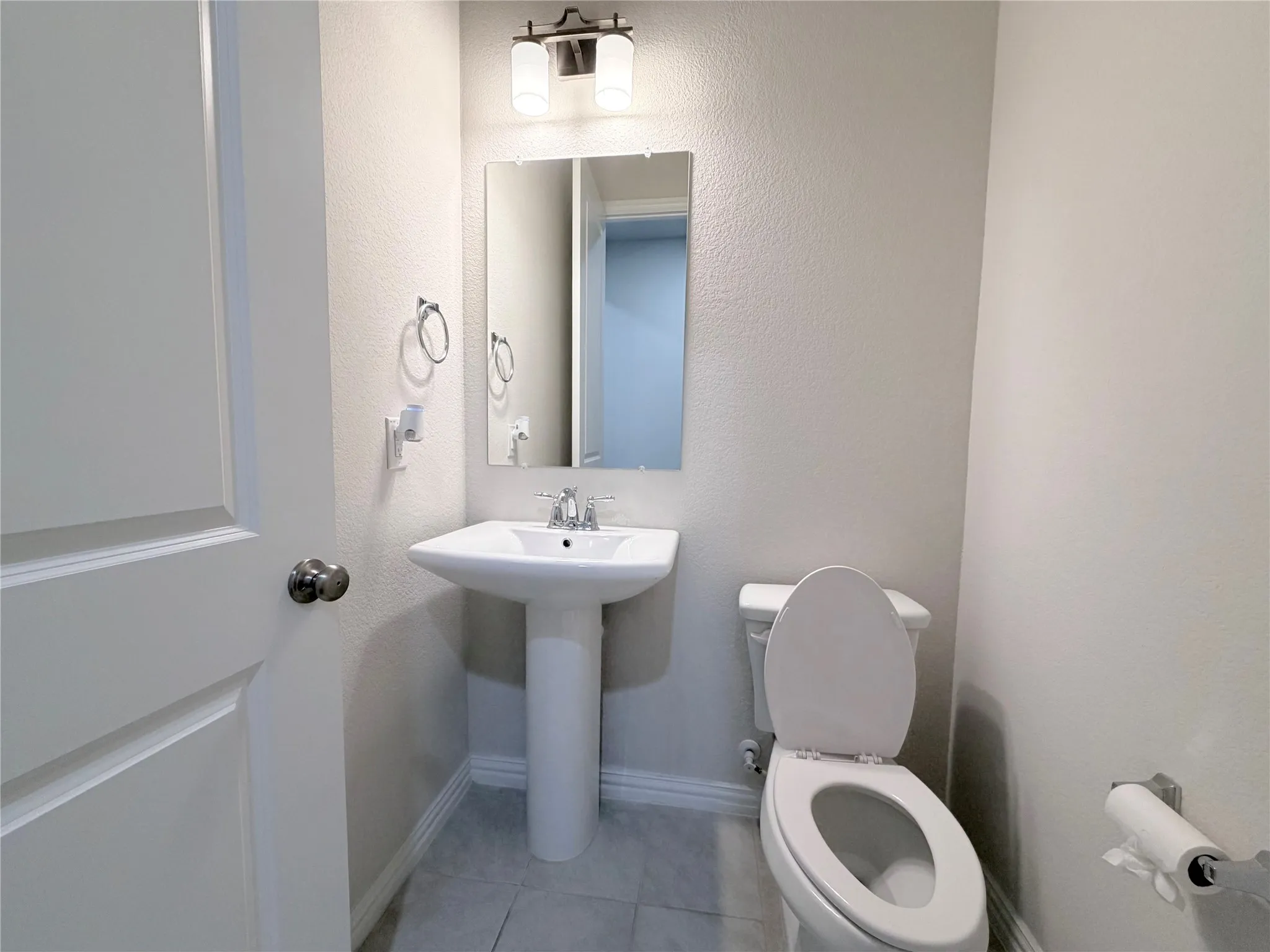 Townhouse For Sale in Collin County , 17728 Coralberry Drive, Dallas, Texas 75252, 3 Bedroom, 3 Bathroom, 2 Garage spaces, 1,937 Sqft, built in 2019, mls#21371690, Real Estate Agent in Dallas, Homes For Sale in Collin county, Homes For Sale in Dallas, Realtor in Dallas Texas, Real Estate Brokerage Independent Realty Texas, Luminita Cordes Realtor