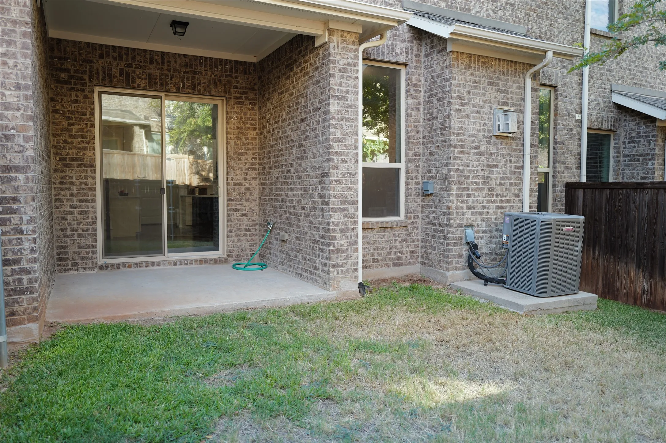 Townhouse For Sale in Collin County , 17728 Coralberry Drive, Dallas, Texas 75252, 3 Bedroom, 3 Bathroom, 2 Garage spaces, 1,937 Sqft, built in 2019, mls#21371690, Real Estate Agent in Dallas, Homes For Sale in Collin county, Homes For Sale in Dallas, Realtor in Dallas Texas, Real Estate Brokerage Independent Realty Texas, Luminita Cordes Realtor
