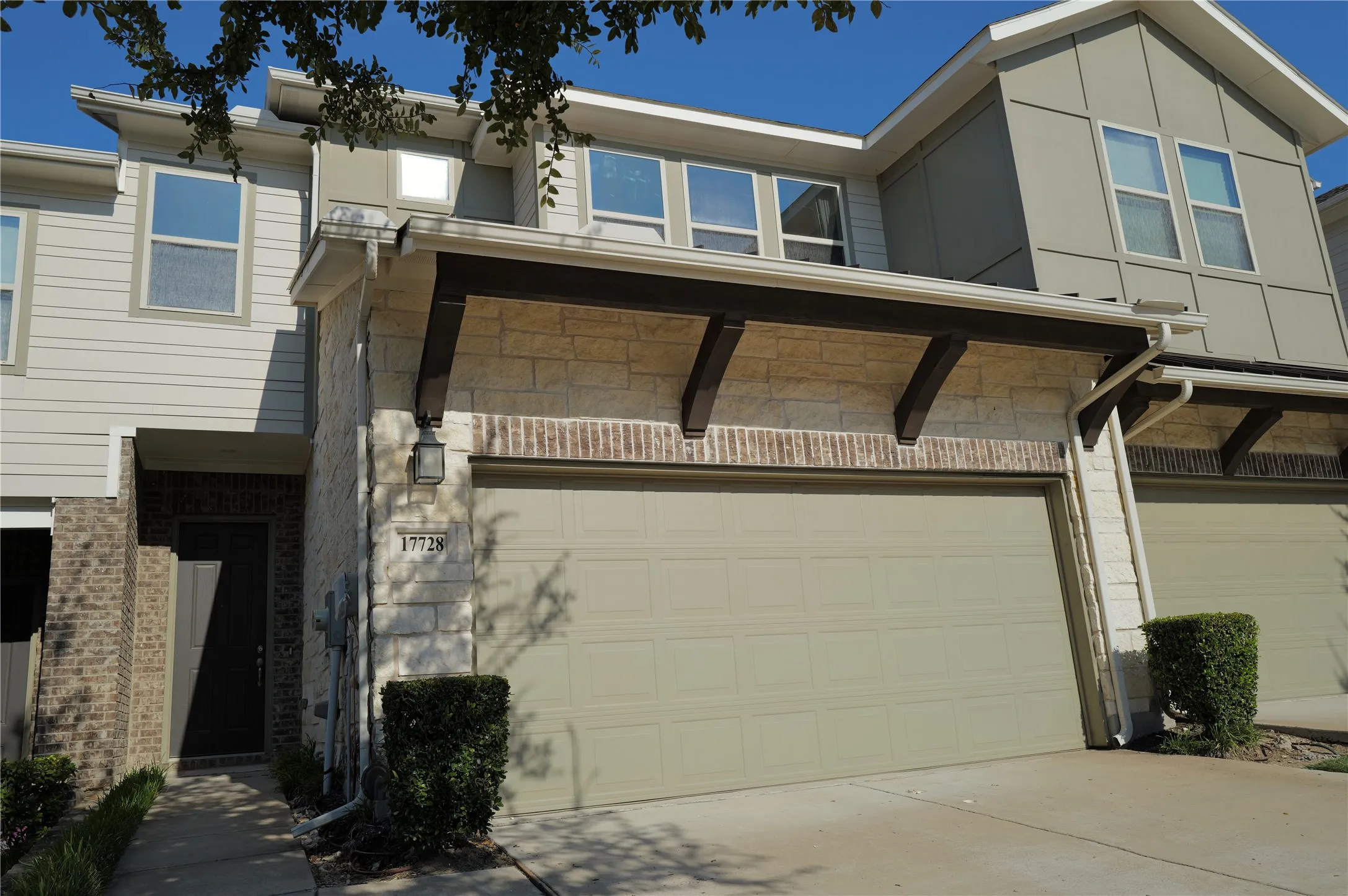 Townhouse For Sale in Collin County , 17728 Coralberry Drive, Dallas, Texas 75252, 3 Bedroom, 3 Bathroom, 2 Garage spaces, 1,937 Sqft, built in 2019, mls#21371690, Real Estate Agent in Dallas, Homes For Sale in Collin county, Homes For Sale in Dallas, Realtor in Dallas Texas, Real Estate Brokerage Independent Realty Texas, Luminita Cordes Realtor