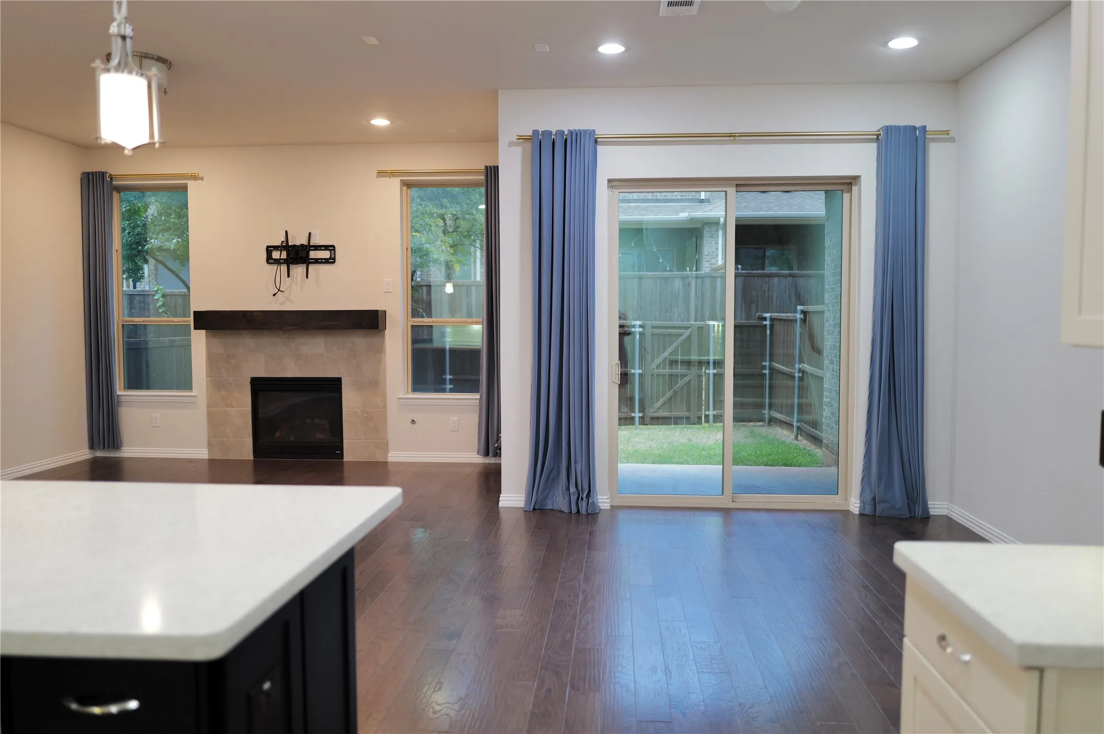 Townhouse For Sale in Collin County , 17728 Coralberry Drive, Dallas, Texas 75252, 3 Bedroom, 3 Bathroom, 2 Garage spaces, 1,937 Sqft, built in 2019, mls#21371690, Real Estate Agent in Dallas, Homes For Sale in Collin county, Homes For Sale in Dallas, Realtor in Dallas Texas, Real Estate Brokerage Independent Realty Texas, Luminita Cordes Realtor