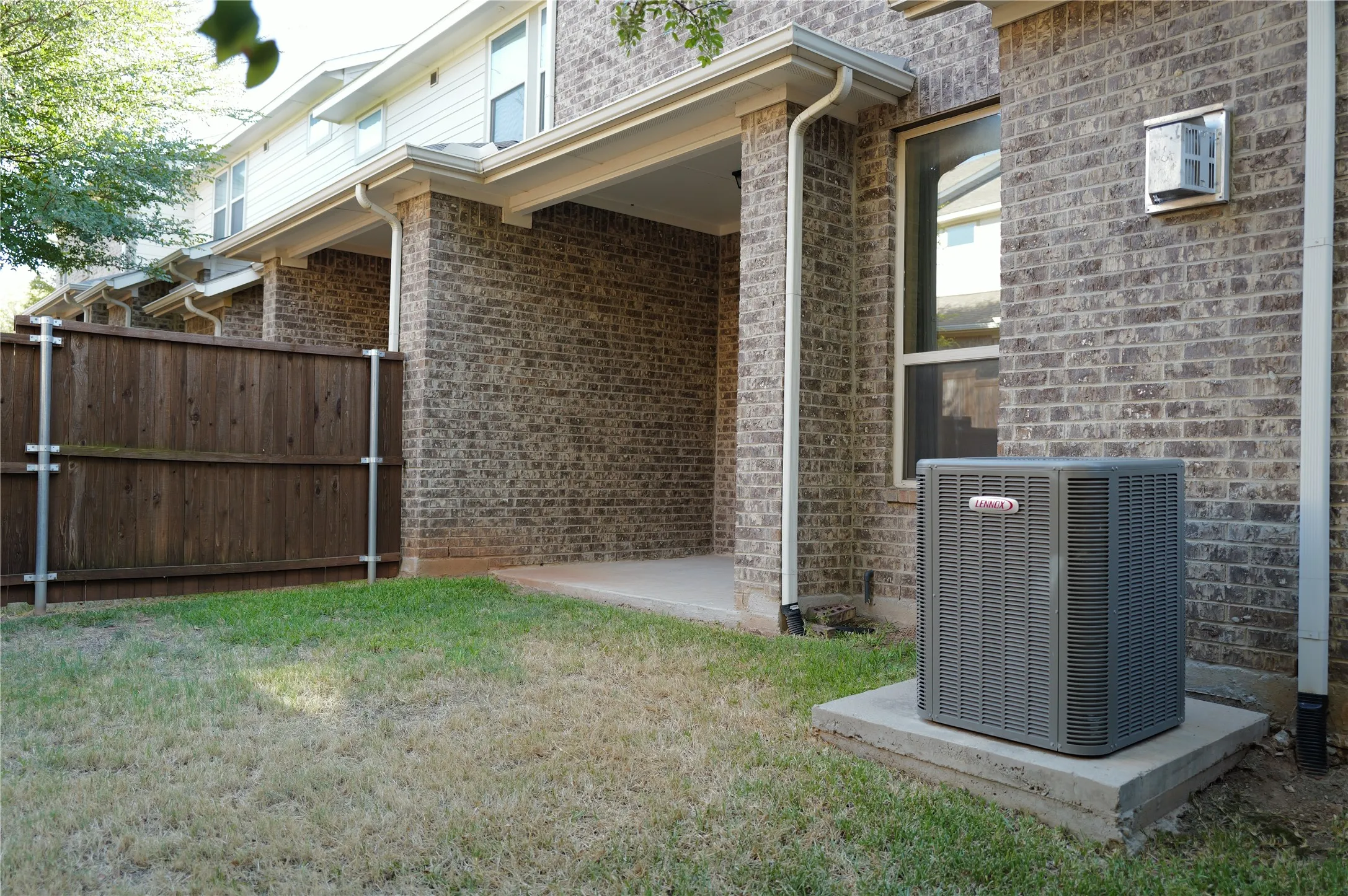 Townhouse For Sale in Collin County , 17728 Coralberry Drive, Dallas, Texas 75252, 3 Bedroom, 3 Bathroom, 2 Garage spaces, 1,937 Sqft, built in 2019, mls#21371690, Real Estate Agent in Dallas, Homes For Sale in Collin county, Homes For Sale in Dallas, Realtor in Dallas Texas, Real Estate Brokerage Independent Realty Texas, Luminita Cordes Realtor