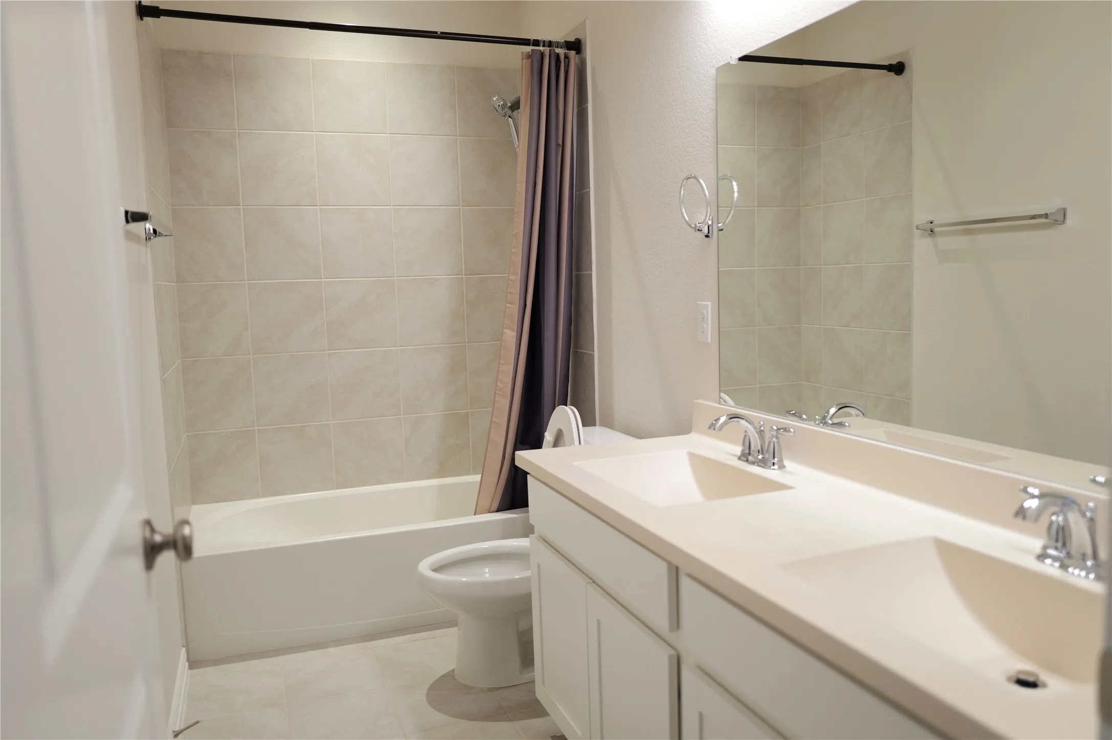 Townhouse For Sale in Collin County , 17728 Coralberry Drive, Dallas, Texas 75252, 3 Bedroom, 3 Bathroom, 2 Garage spaces, 1,937 Sqft, built in 2019, mls#21371690, Real Estate Agent in Dallas, Homes For Sale in Collin county, Homes For Sale in Dallas, Realtor in Dallas Texas, Real Estate Brokerage Independent Realty Texas, Luminita Cordes Realtor