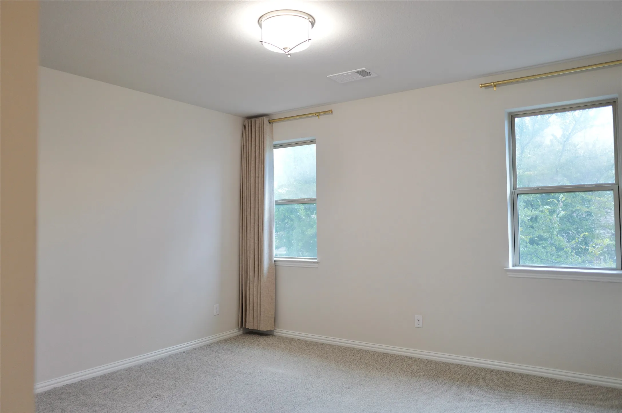 Townhouse For Sale in Collin County , 17728 Coralberry Drive, Dallas, Texas 75252, 3 Bedroom, 3 Bathroom, 2 Garage spaces, 1,937 Sqft, built in 2019, mls#21371690, Real Estate Agent in Dallas, Homes For Sale in Collin county, Homes For Sale in Dallas, Realtor in Dallas Texas, Real Estate Brokerage Independent Realty Texas, Luminita Cordes Realtor