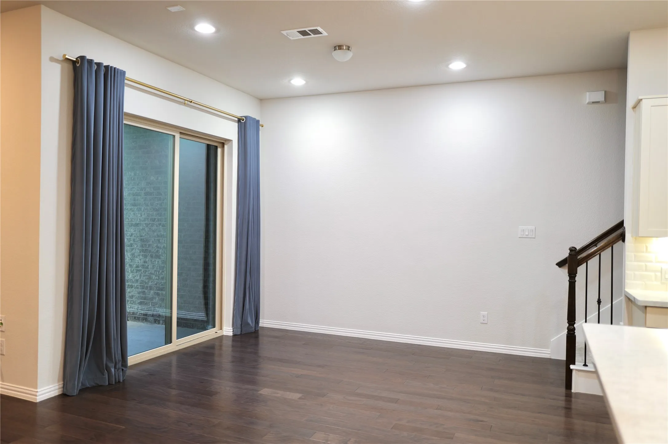 Townhouse For Sale in Collin County , 17728 Coralberry Drive, Dallas, Texas 75252, 3 Bedroom, 3 Bathroom, 2 Garage spaces, 1,937 Sqft, built in 2019, mls#21371690, Real Estate Agent in Dallas, Homes For Sale in Collin county, Homes For Sale in Dallas, Realtor in Dallas Texas, Real Estate Brokerage Independent Realty Texas, Luminita Cordes Realtor
