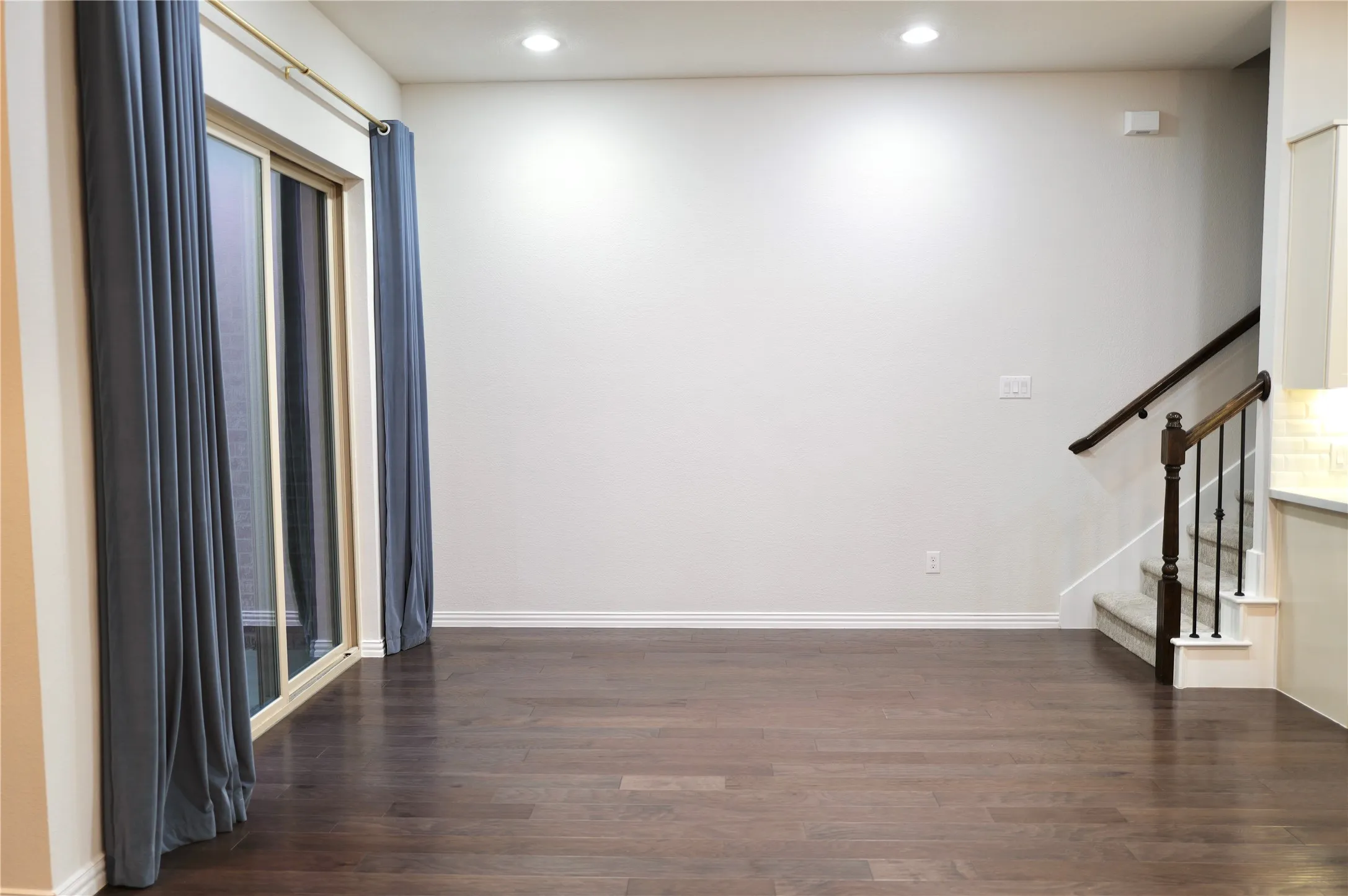 Townhouse For Sale in Collin County , 17728 Coralberry Drive, Dallas, Texas 75252, 3 Bedroom, 3 Bathroom, 2 Garage spaces, 1,937 Sqft, built in 2019, mls#21371690, Real Estate Agent in Dallas, Homes For Sale in Collin county, Homes For Sale in Dallas, Realtor in Dallas Texas, Real Estate Brokerage Independent Realty Texas, Luminita Cordes Realtor