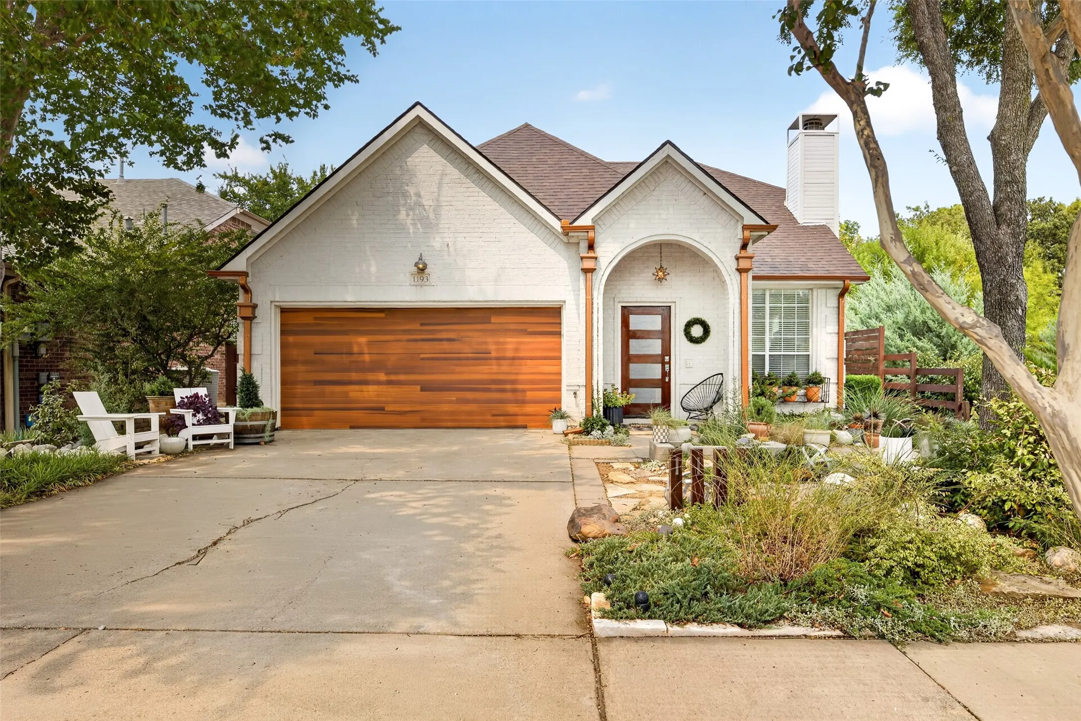 Single Family Residence For Sale in Denton County , 1193 Marchant Place, Lewisville, Texas 75067, 3 Bedroom, 3 Bathroom, 2 Garage spaces, 1,671 Sqft, built in 1999, mls#21371706, Real Estate Agent in Lewisville, Homes For Sale in Denton county, Homes For Sale in Lewisville, Realtor in Lewisville Texas, Real Estate Brokerage Independent Realty Texas, Luminita Cordes Realtor