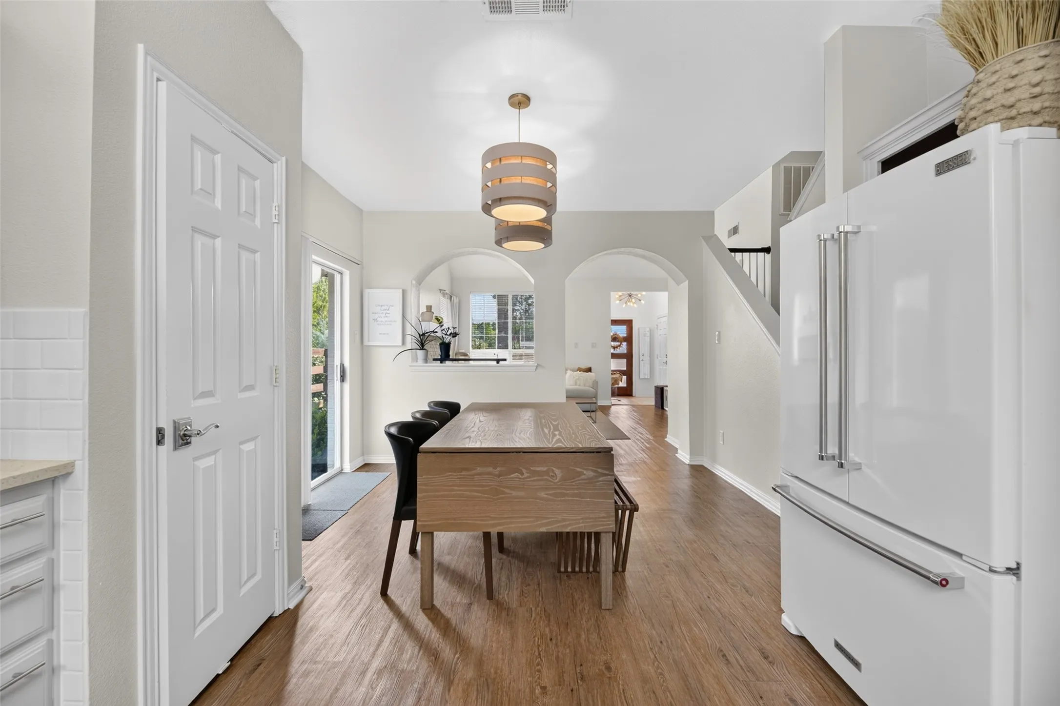Single Family Residence For Sale in Denton County , 1193 Marchant Place, Lewisville, Texas 75067, 3 Bedroom, 3 Bathroom, 2 Garage spaces, 1,671 Sqft, built in 1999, mls#21371706, Real Estate Agent in Lewisville, Homes For Sale in Denton county, Homes For Sale in Lewisville, Realtor in Lewisville Texas, Real Estate Brokerage Independent Realty Texas, Luminita Cordes Realtor