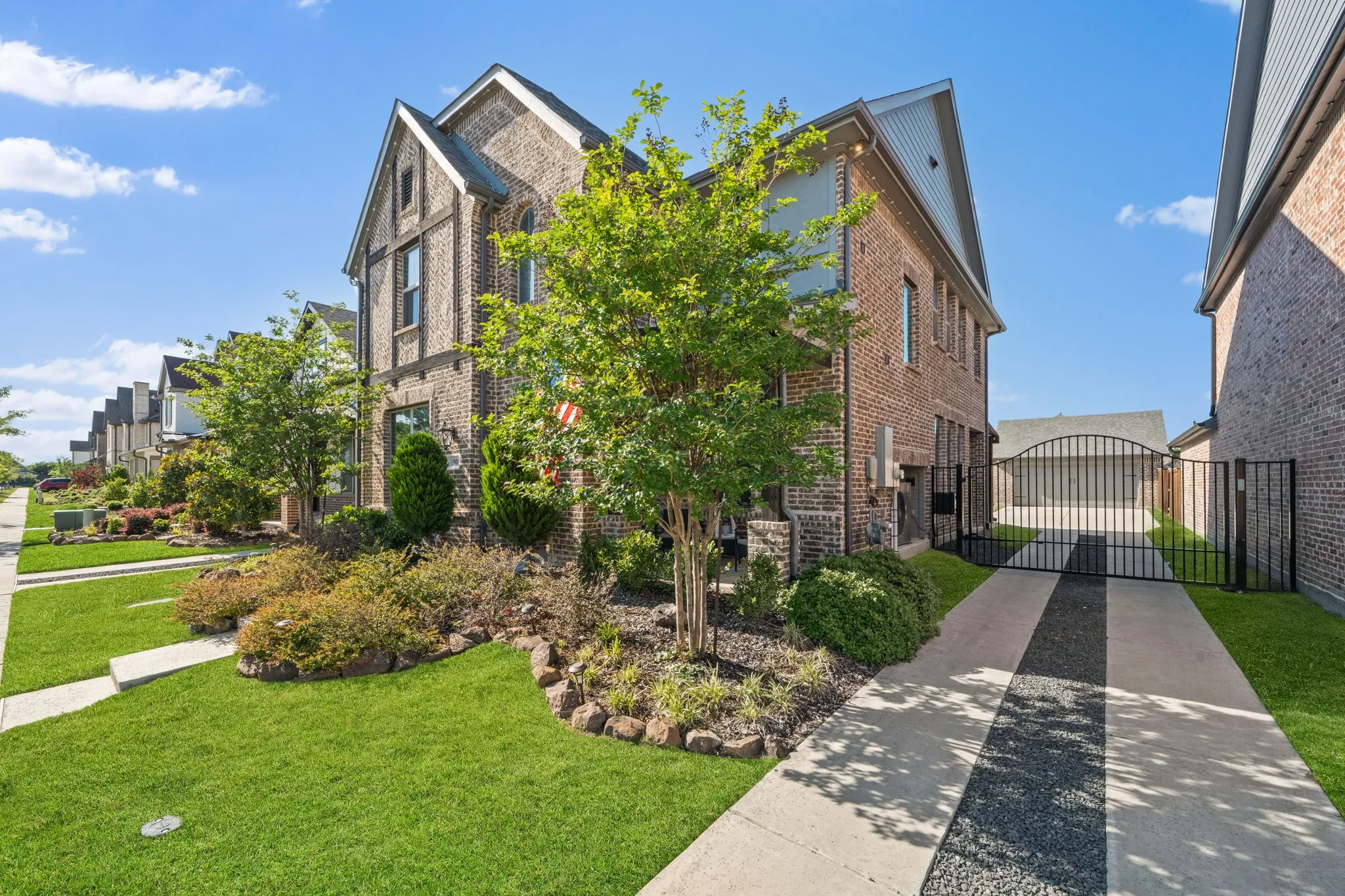 Single Family Residence For Rent in Grayson County , 1908 Temple Hill, Van Alstyne, Texas 75495, 3 Bedroom, 3 Bathroom, 2 Garage spaces, 2,345 Sqft, built in 2022, mls#21364659, Real Estate Agent in Van Alstyne, Homes For Rent in Grayson county, Homes For Rent in Van Alstyne, Realtor in Van Alstyne Texas, Real Estate Brokerage Independent Realty Texas, Luminita Cordes Realtor