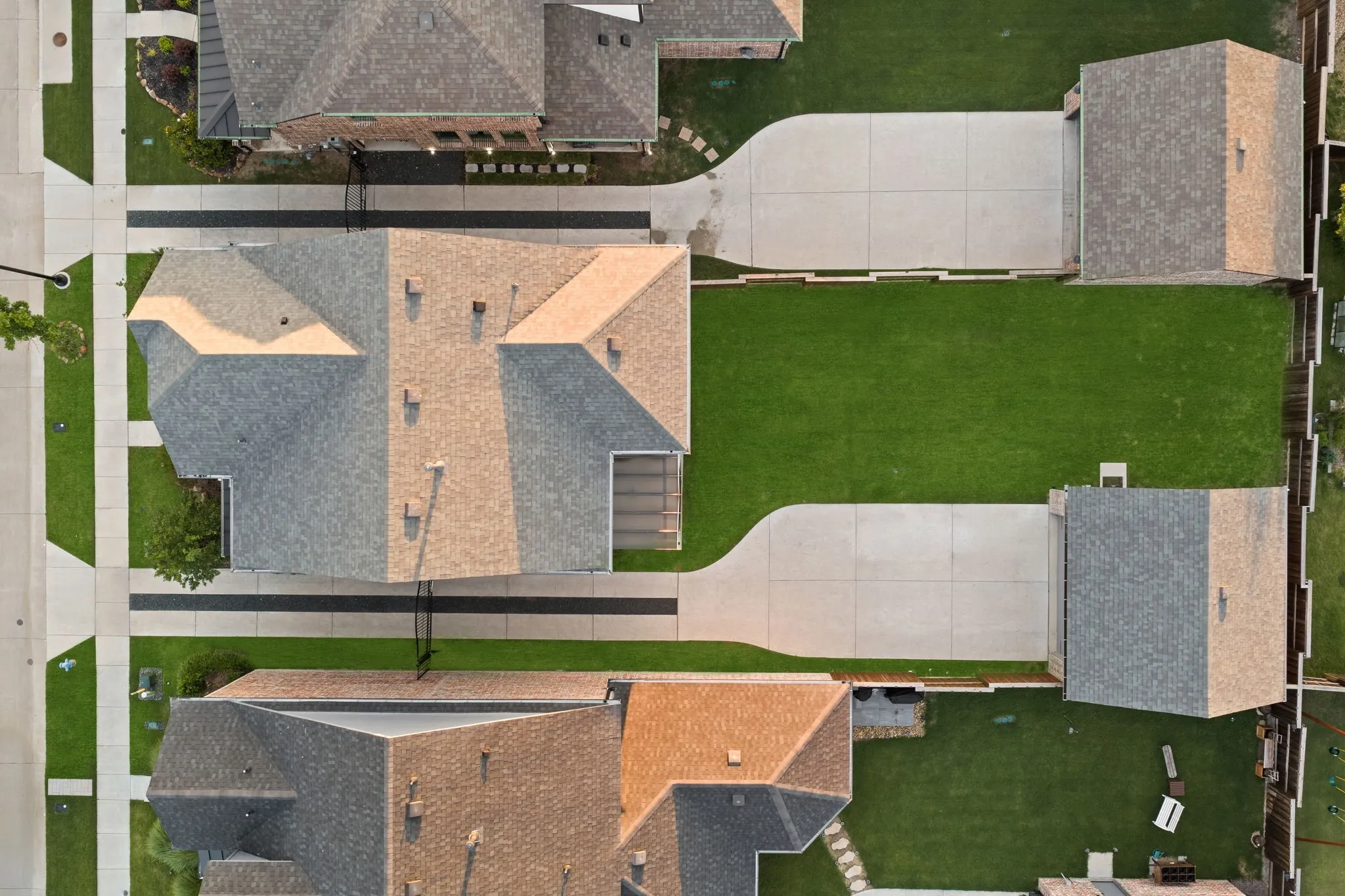 Single Family Residence For Rent in Grayson County , 1908 Temple Hill, Van Alstyne, Texas 75495, 3 Bedroom, 3 Bathroom, 2 Garage spaces, 2,345 Sqft, built in 2022, mls#21364659, Real Estate Agent in Van Alstyne, Homes For Rent in Grayson county, Homes For Rent in Van Alstyne, Realtor in Van Alstyne Texas, Real Estate Brokerage Independent Realty Texas, Luminita Cordes Realtor