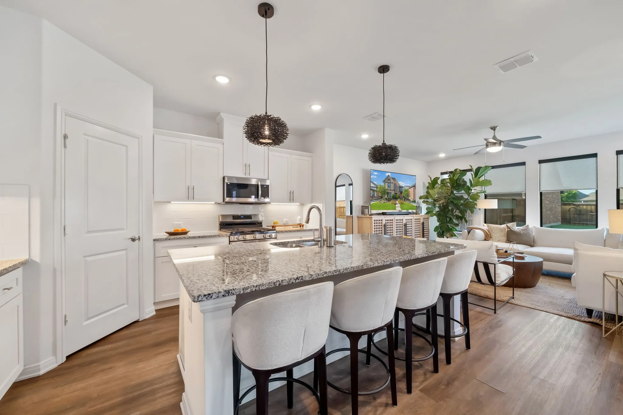 Single Family Residence For Rent in Grayson County , 1908 Temple Hill, Van Alstyne, Texas 75495, 3 Bedroom, 3 Bathroom, 2 Garage spaces, 2,345 Sqft, built in 2022, mls#21364659, Real Estate Agent in Van Alstyne, Homes For Rent in Grayson county, Homes For Rent in Van Alstyne, Realtor in Van Alstyne Texas, Real Estate Brokerage Independent Realty Texas, Luminita Cordes Realtor