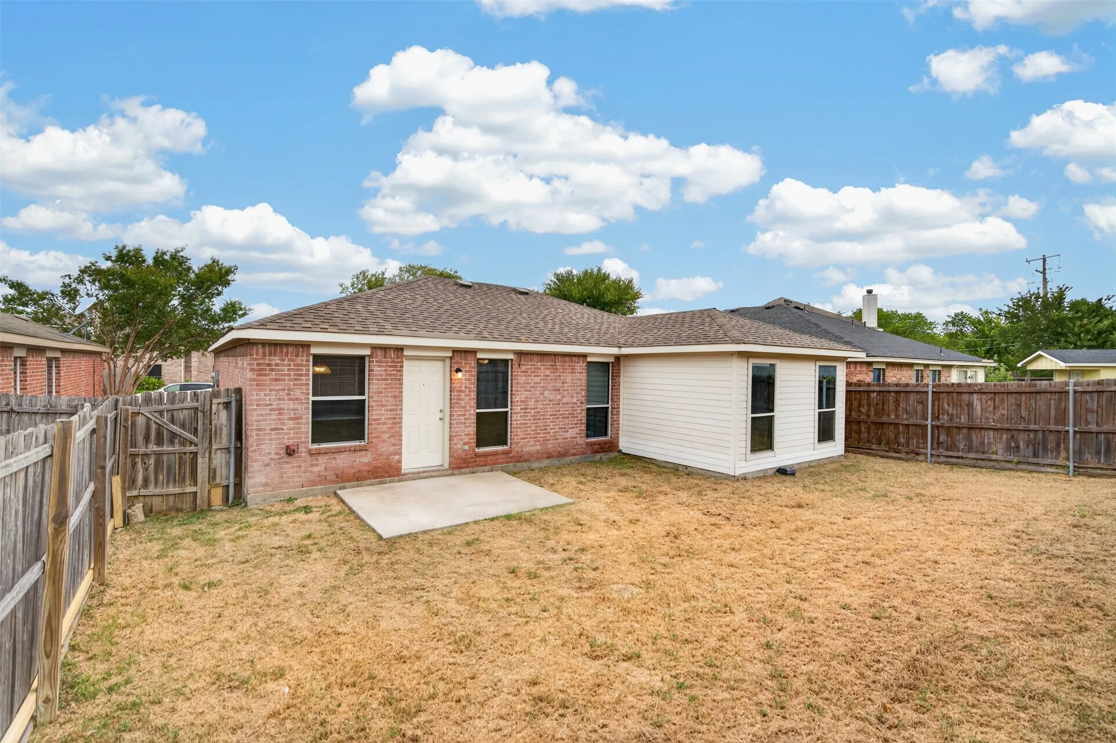 Single Family Residence For Sale in Dallas County , 3312 Knoll Trail, Balch Springs, Texas 75180, 4 Bedroom, 2 Bathroom, 2 Garage spaces, 1,456 Sqft, built in 2005, mls#21371708, Real Estate Agent in Balch Springs, Homes For Sale in Dallas county, Homes For Sale in Balch Springs, Realtor in Balch Springs Texas, Real Estate Brokerage Independent Realty Texas, Luminita Cordes Realtor