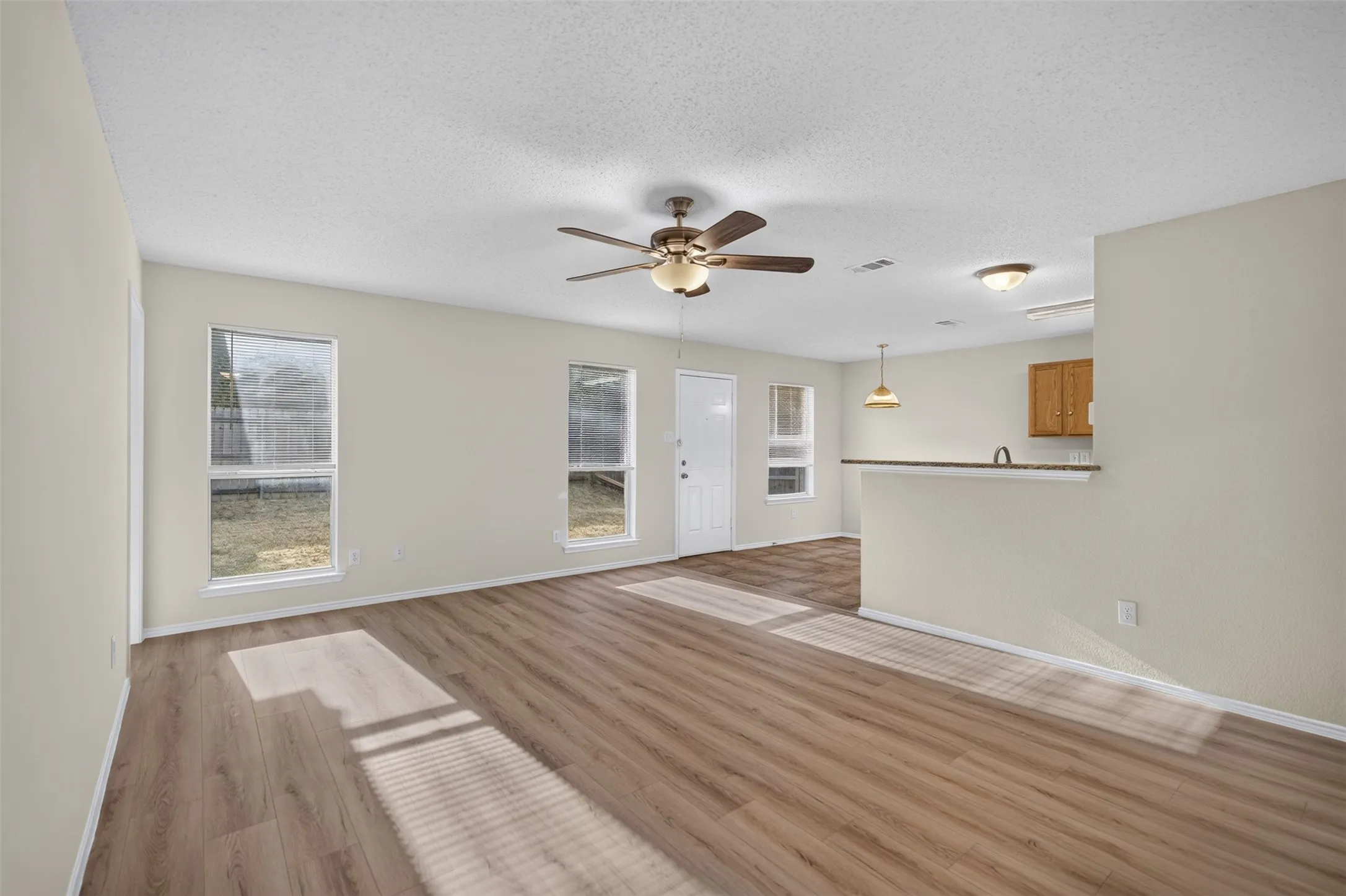 Single Family Residence For Sale in Dallas County , 3312 Knoll Trail, Balch Springs, Texas 75180, 4 Bedroom, 2 Bathroom, 2 Garage spaces, 1,456 Sqft, built in 2005, mls#21371708, Real Estate Agent in Balch Springs, Homes For Sale in Dallas county, Homes For Sale in Balch Springs, Realtor in Balch Springs Texas, Real Estate Brokerage Independent Realty Texas, Luminita Cordes Realtor