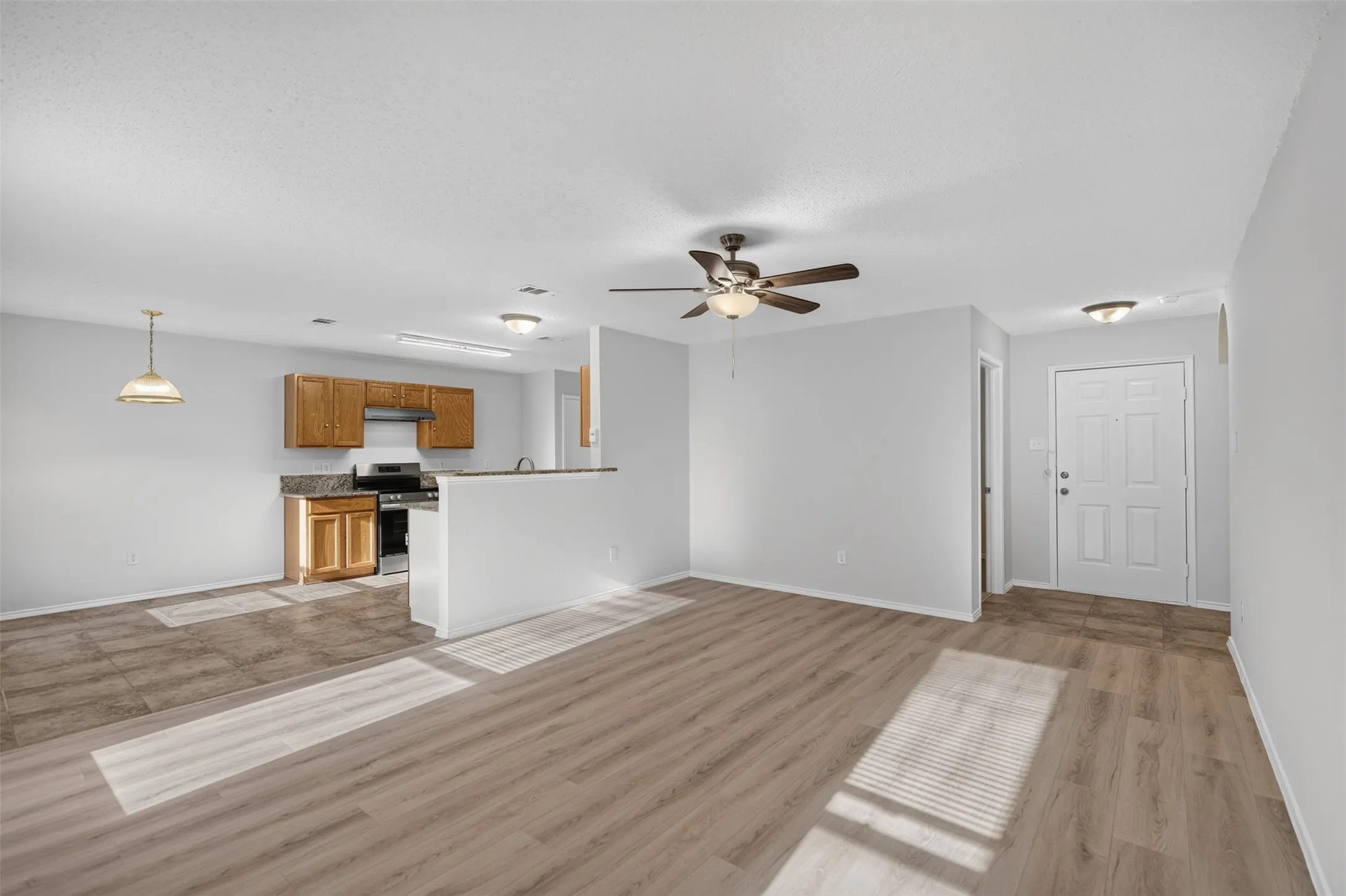 Single Family Residence For Sale in Dallas County , 3312 Knoll Trail, Balch Springs, Texas 75180, 4 Bedroom, 2 Bathroom, 2 Garage spaces, 1,456 Sqft, built in 2005, mls#21371708, Real Estate Agent in Balch Springs, Homes For Sale in Dallas county, Homes For Sale in Balch Springs, Realtor in Balch Springs Texas, Real Estate Brokerage Independent Realty Texas, Luminita Cordes Realtor