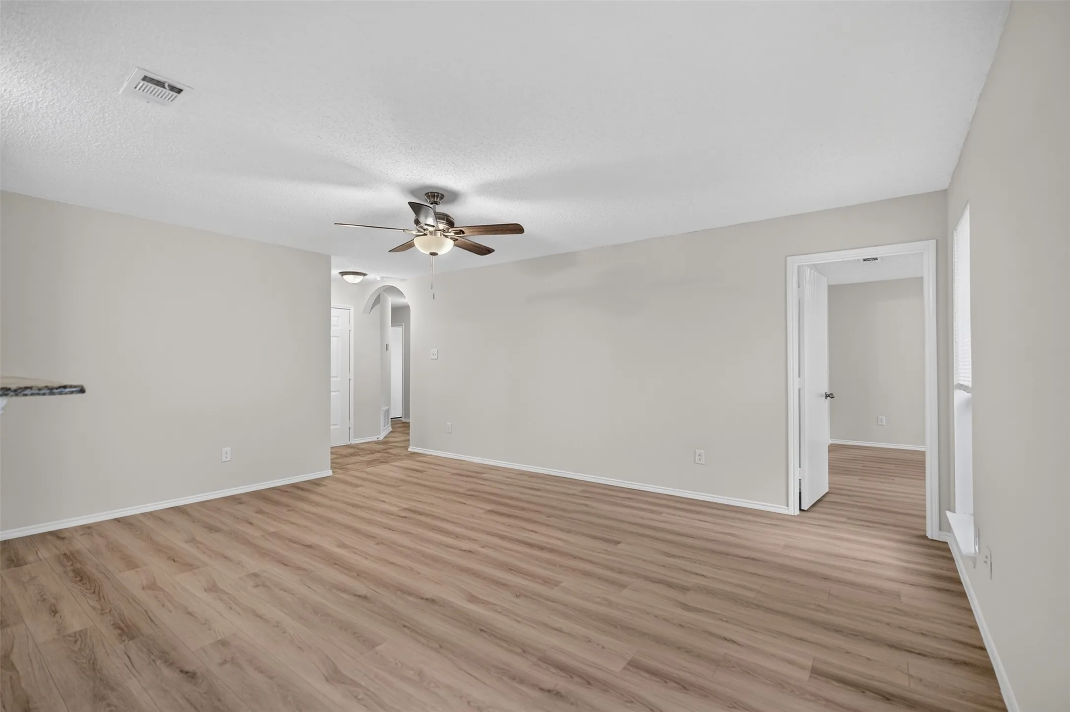 Single Family Residence For Sale in Dallas County , 3312 Knoll Trail, Balch Springs, Texas 75180, 4 Bedroom, 2 Bathroom, 2 Garage spaces, 1,456 Sqft, built in 2005, mls#21371708, Real Estate Agent in Balch Springs, Homes For Sale in Dallas county, Homes For Sale in Balch Springs, Realtor in Balch Springs Texas, Real Estate Brokerage Independent Realty Texas, Luminita Cordes Realtor