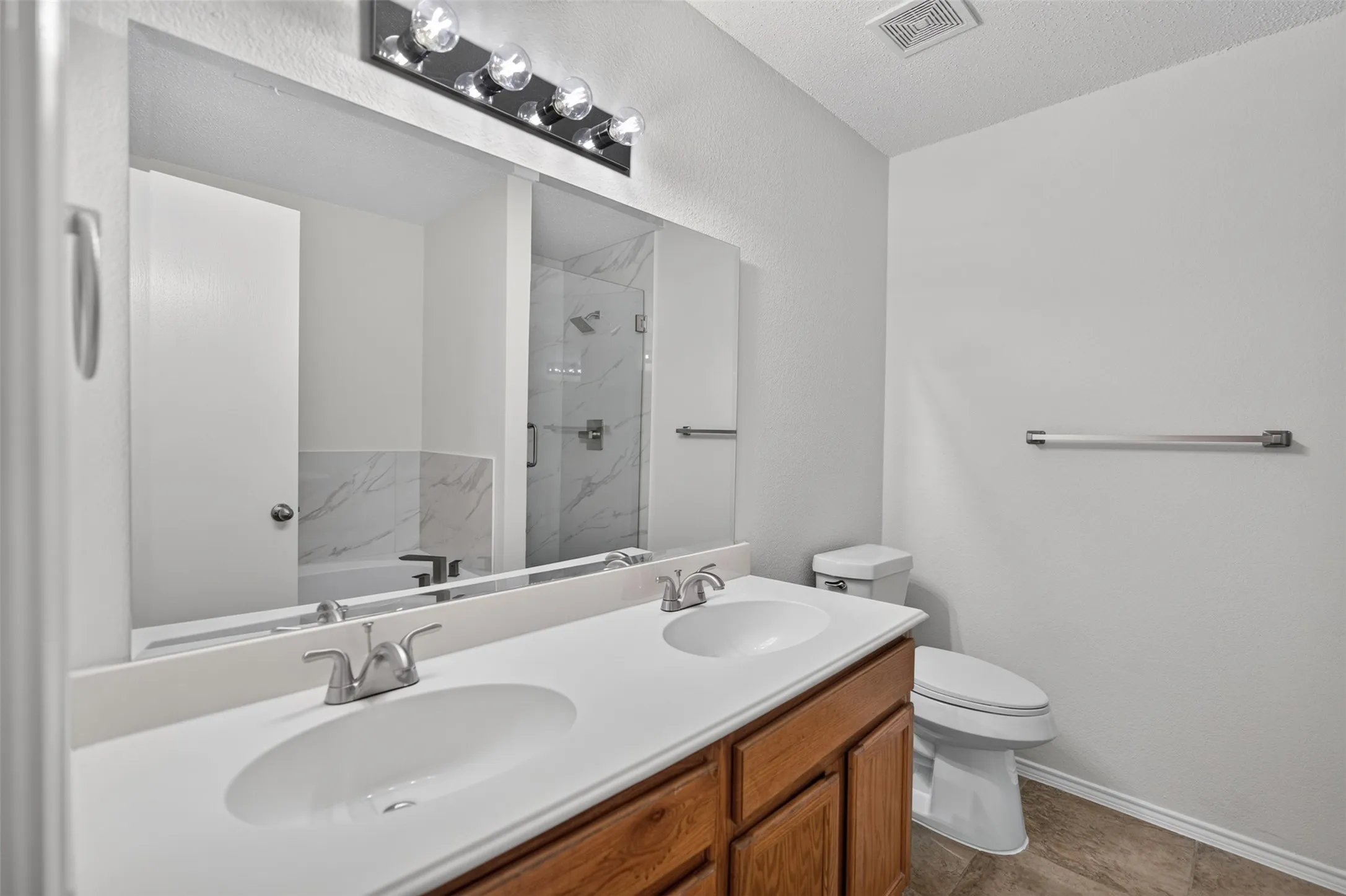 Single Family Residence For Sale in Dallas County , 3312 Knoll Trail, Balch Springs, Texas 75180, 4 Bedroom, 2 Bathroom, 2 Garage spaces, 1,456 Sqft, built in 2005, mls#21371708, Real Estate Agent in Balch Springs, Homes For Sale in Dallas county, Homes For Sale in Balch Springs, Realtor in Balch Springs Texas, Real Estate Brokerage Independent Realty Texas, Luminita Cordes Realtor