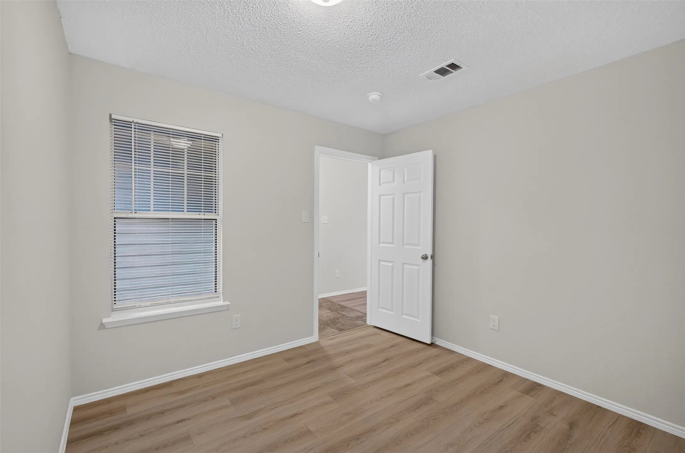 Single Family Residence For Sale in Dallas County , 3312 Knoll Trail, Balch Springs, Texas 75180, 4 Bedroom, 2 Bathroom, 2 Garage spaces, 1,456 Sqft, built in 2005, mls#21371708, Real Estate Agent in Balch Springs, Homes For Sale in Dallas county, Homes For Sale in Balch Springs, Realtor in Balch Springs Texas, Real Estate Brokerage Independent Realty Texas, Luminita Cordes Realtor