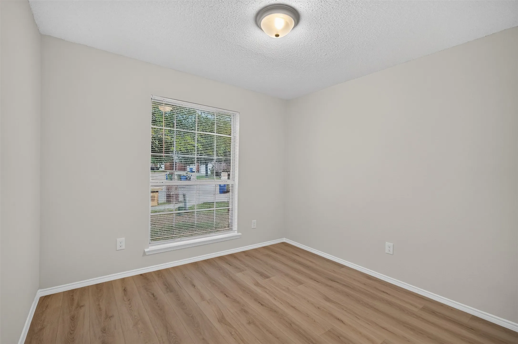 Single Family Residence For Sale in Dallas County , 3312 Knoll Trail, Balch Springs, Texas 75180, 4 Bedroom, 2 Bathroom, 2 Garage spaces, 1,456 Sqft, built in 2005, mls#21371708, Real Estate Agent in Balch Springs, Homes For Sale in Dallas county, Homes For Sale in Balch Springs, Realtor in Balch Springs Texas, Real Estate Brokerage Independent Realty Texas, Luminita Cordes Realtor