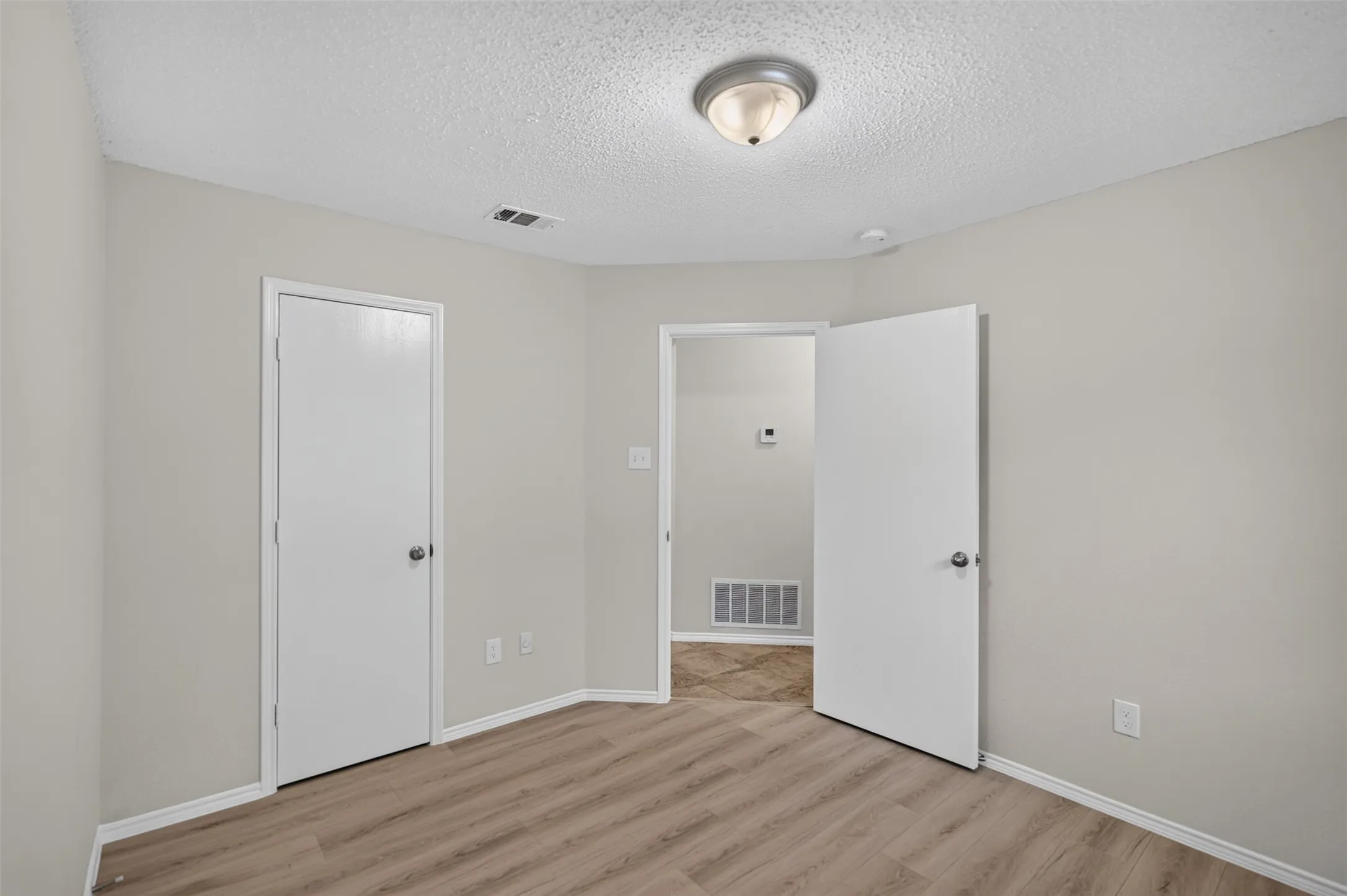 Single Family Residence For Sale in Dallas County , 3312 Knoll Trail, Balch Springs, Texas 75180, 4 Bedroom, 2 Bathroom, 2 Garage spaces, 1,456 Sqft, built in 2005, mls#21371708, Real Estate Agent in Balch Springs, Homes For Sale in Dallas county, Homes For Sale in Balch Springs, Realtor in Balch Springs Texas, Real Estate Brokerage Independent Realty Texas, Luminita Cordes Realtor