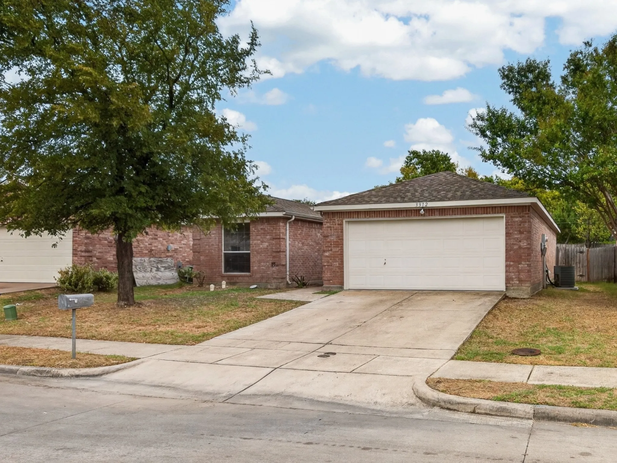 Single Family Residence For Sale in Dallas County , 3312 Knoll Trail, Balch Springs, Texas 75180, 4 Bedroom, 2 Bathroom, 2 Garage spaces, 1,456 Sqft, built in 2005, mls#21371708, Real Estate Agent in Balch Springs, Homes For Sale in Dallas county, Homes For Sale in Balch Springs, Realtor in Balch Springs Texas, Real Estate Brokerage Independent Realty Texas, Luminita Cordes Realtor