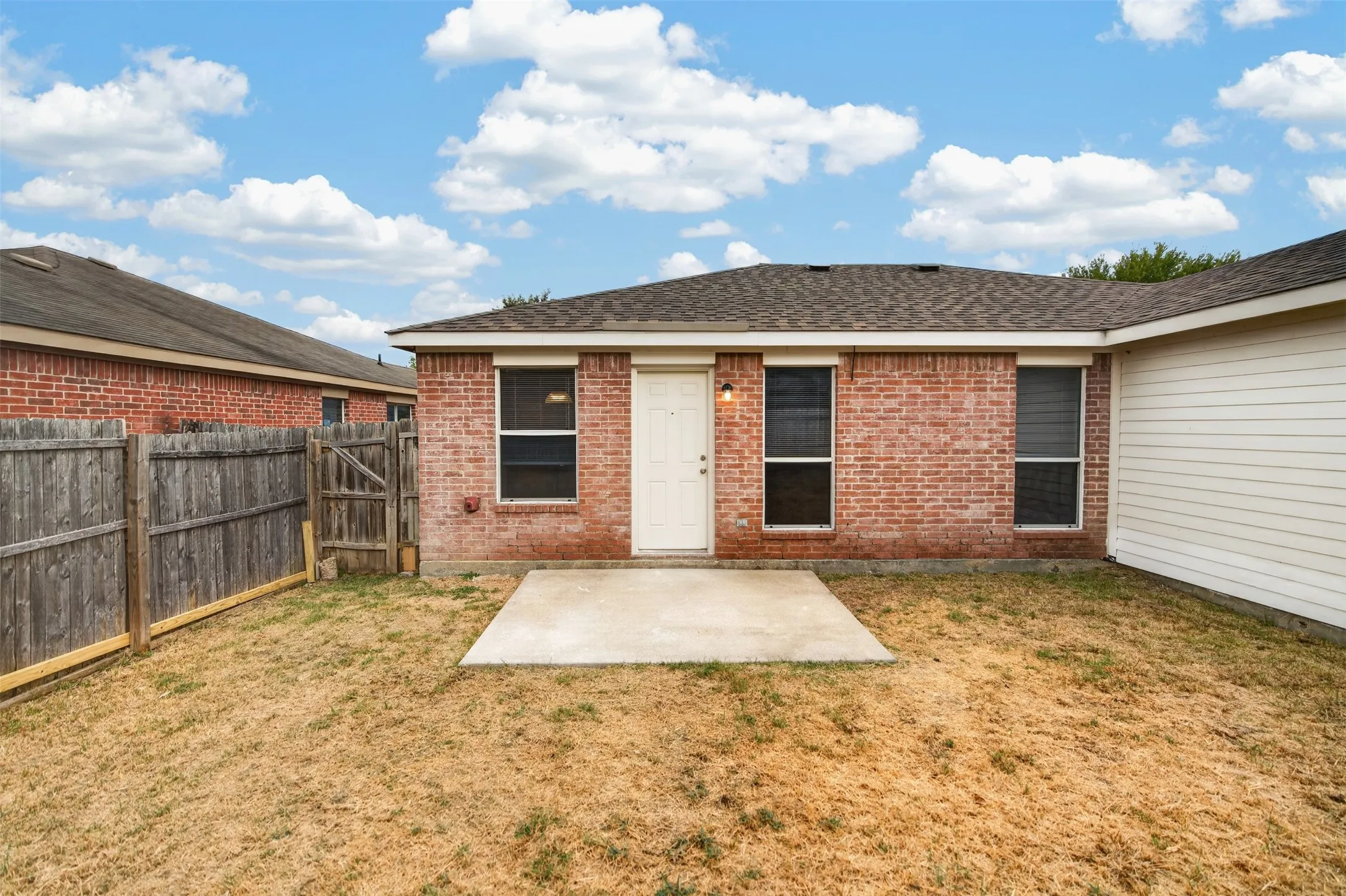 Single Family Residence For Sale in Dallas County , 3312 Knoll Trail, Balch Springs, Texas 75180, 4 Bedroom, 2 Bathroom, 2 Garage spaces, 1,456 Sqft, built in 2005, mls#21371708, Real Estate Agent in Balch Springs, Homes For Sale in Dallas county, Homes For Sale in Balch Springs, Realtor in Balch Springs Texas, Real Estate Brokerage Independent Realty Texas, Luminita Cordes Realtor