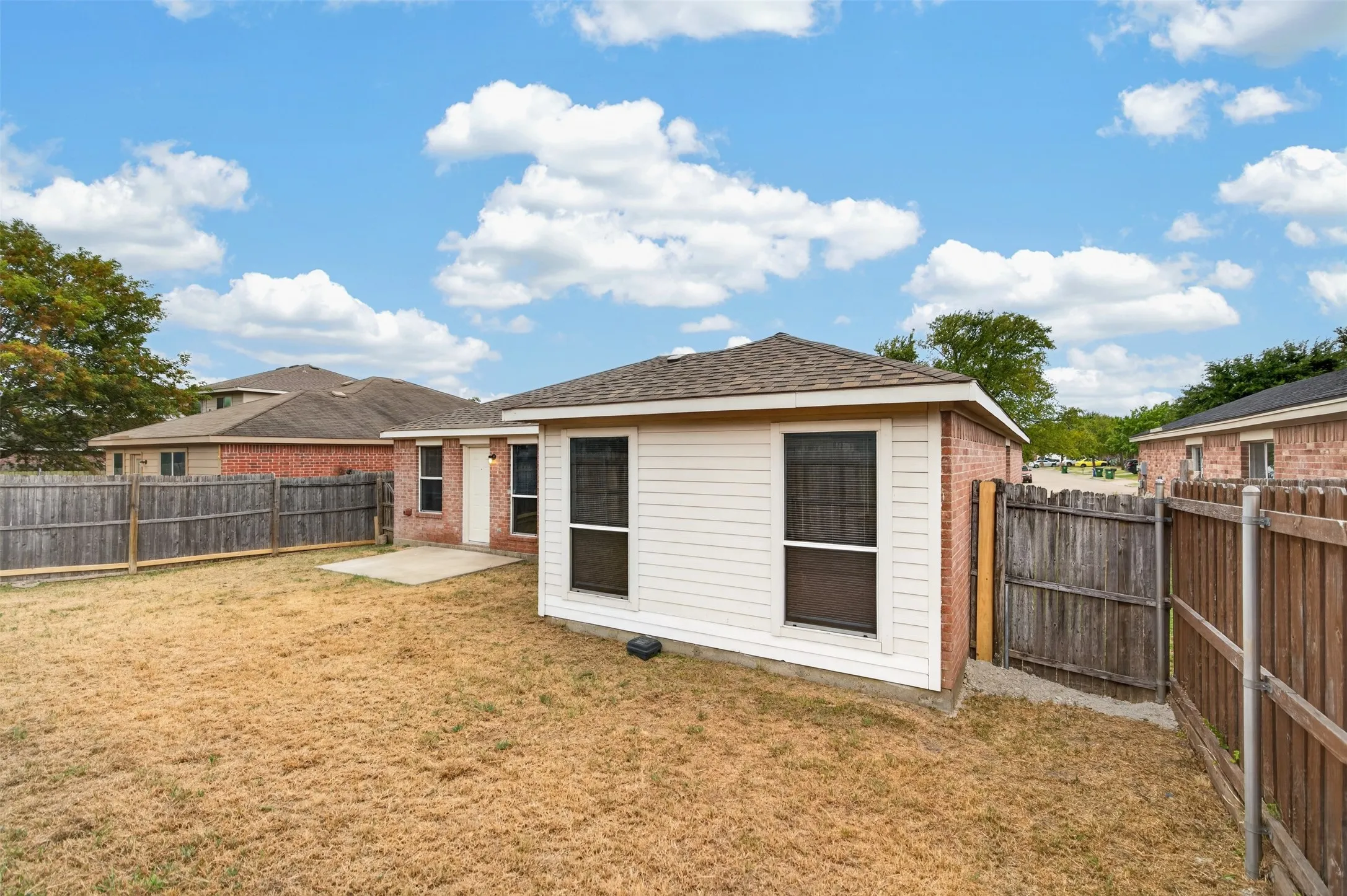 Single Family Residence For Sale in Dallas County , 3312 Knoll Trail, Balch Springs, Texas 75180, 4 Bedroom, 2 Bathroom, 2 Garage spaces, 1,456 Sqft, built in 2005, mls#21371708, Real Estate Agent in Balch Springs, Homes For Sale in Dallas county, Homes For Sale in Balch Springs, Realtor in Balch Springs Texas, Real Estate Brokerage Independent Realty Texas, Luminita Cordes Realtor