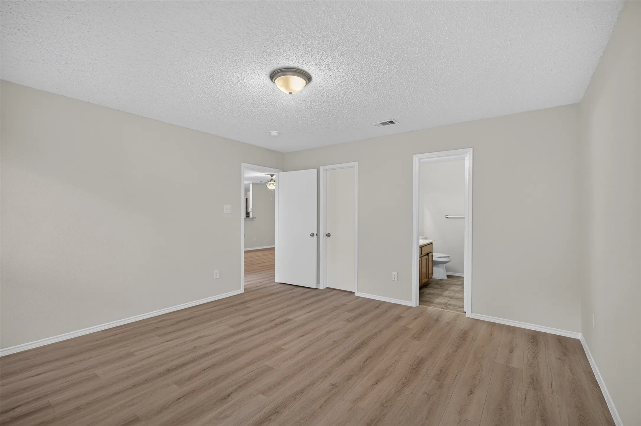 Single Family Residence For Sale in Dallas County , 3312 Knoll Trail, Balch Springs, Texas 75180, 4 Bedroom, 2 Bathroom, 2 Garage spaces, 1,456 Sqft, built in 2005, mls#21371708, Real Estate Agent in Balch Springs, Homes For Sale in Dallas county, Homes For Sale in Balch Springs, Realtor in Balch Springs Texas, Real Estate Brokerage Independent Realty Texas, Luminita Cordes Realtor