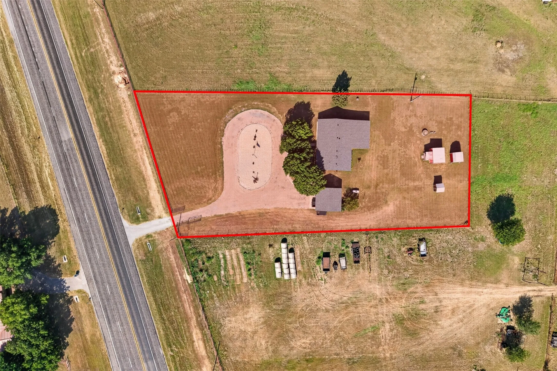 Single Family Residence For Sale in Coryell County , 11121 E HWY 84, Gatesville, Texas 76528, 2 Bedroom, 2 Bathroom, Garage spaces, 1,492 Sqft, built in 1997, mls#21364563, Real Estate Agent in Gatesville, Homes For Sale in Coryell county, Homes For Sale in Gatesville, Realtor in Gatesville Texas, Real Estate Brokerage Independent Realty Texas, Luminita Cordes Realtor