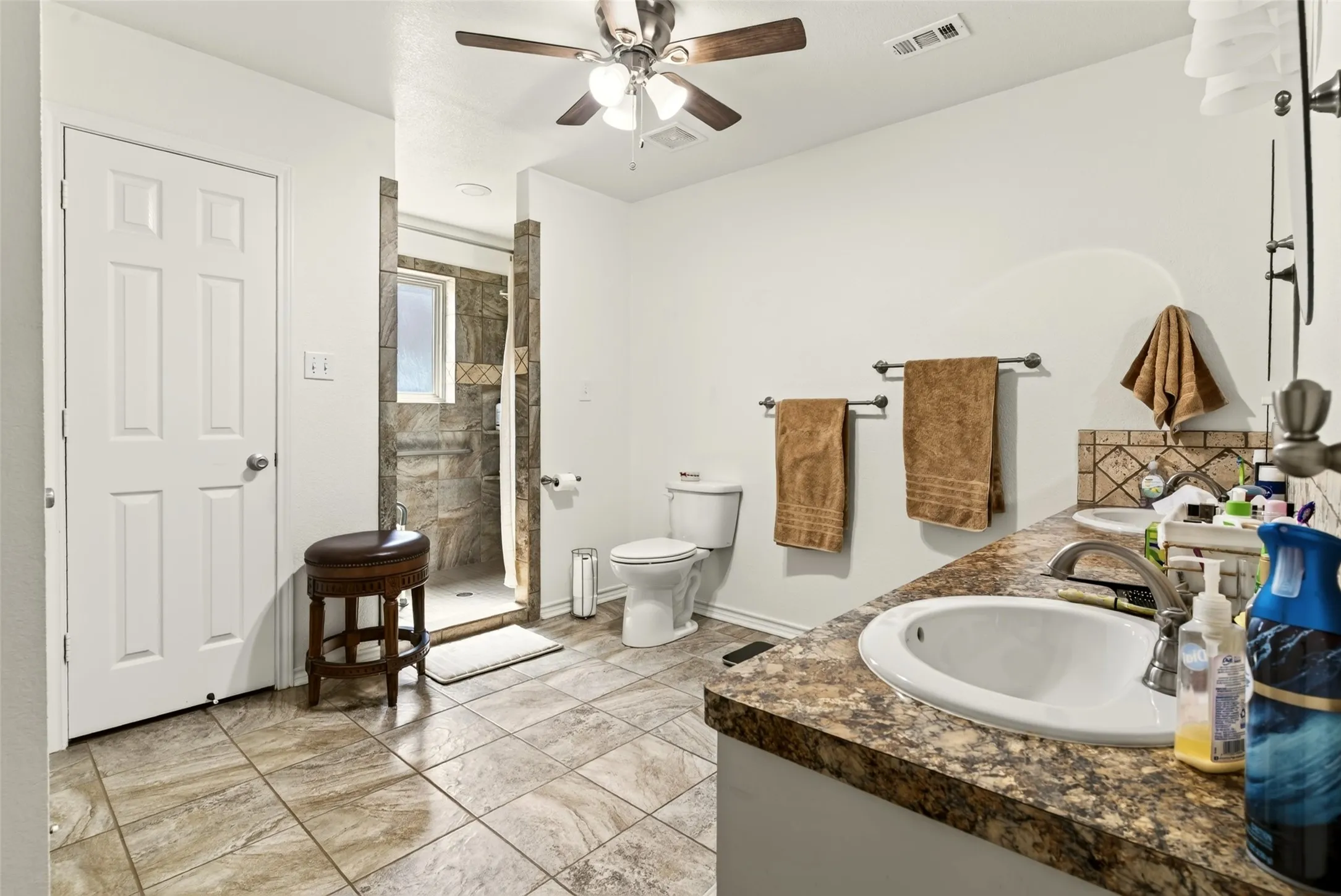 Single Family Residence For Sale in Coryell County , 11121 E HWY 84, Gatesville, Texas 76528, 2 Bedroom, 2 Bathroom, Garage spaces, 1,492 Sqft, built in 1997, mls#21364563, Real Estate Agent in Gatesville, Homes For Sale in Coryell county, Homes For Sale in Gatesville, Realtor in Gatesville Texas, Real Estate Brokerage Independent Realty Texas, Luminita Cordes Realtor