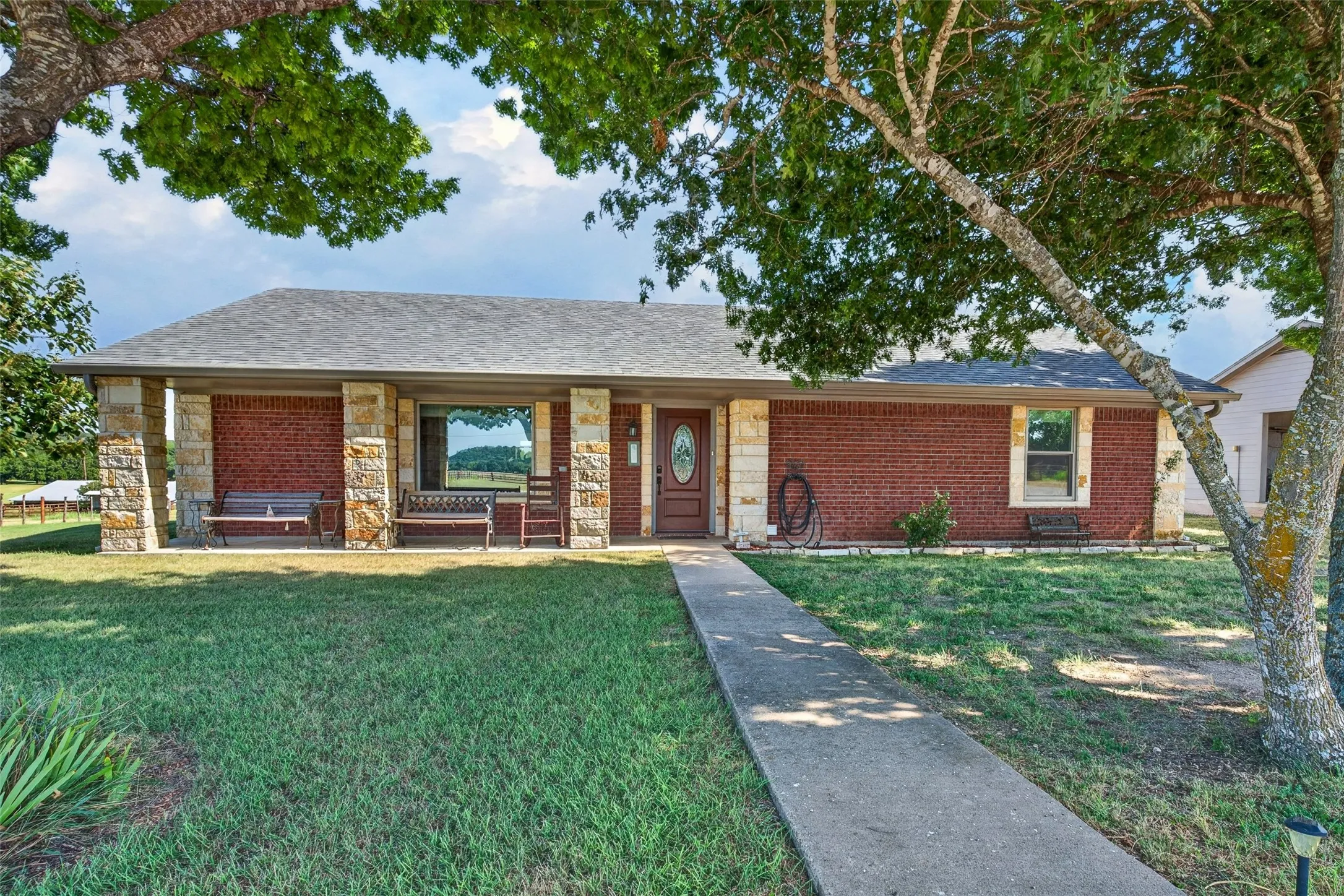 Single Family Residence For Sale in Coryell County , 11121 E HWY 84, Gatesville, Texas 76528, 2 Bedroom, 2 Bathroom, Garage spaces, 1,492 Sqft, built in 1997, mls#21364563, Real Estate Agent in Gatesville, Homes For Sale in Coryell county, Homes For Sale in Gatesville, Realtor in Gatesville Texas, Real Estate Brokerage Independent Realty Texas, Luminita Cordes Realtor