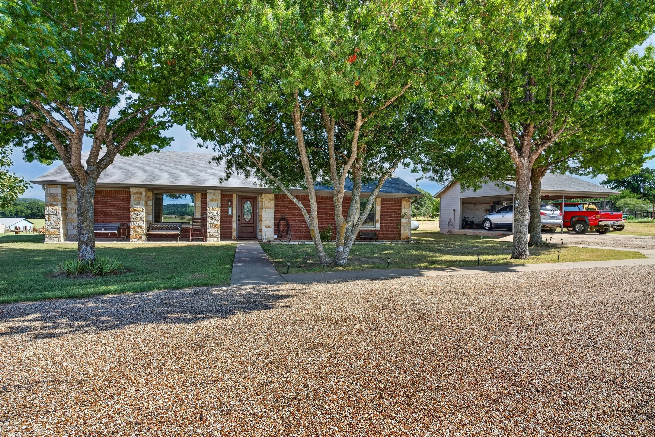 Single Family Residence For Sale in Coryell County , 11121 E HWY 84, Gatesville, Texas 76528, 2 Bedroom, 2 Bathroom, Garage spaces, 1,492 Sqft, built in 1997, mls#21364563, Real Estate Agent in Gatesville, Homes For Sale in Coryell county, Homes For Sale in Gatesville, Realtor in Gatesville Texas, Real Estate Brokerage Independent Realty Texas, Luminita Cordes Realtor