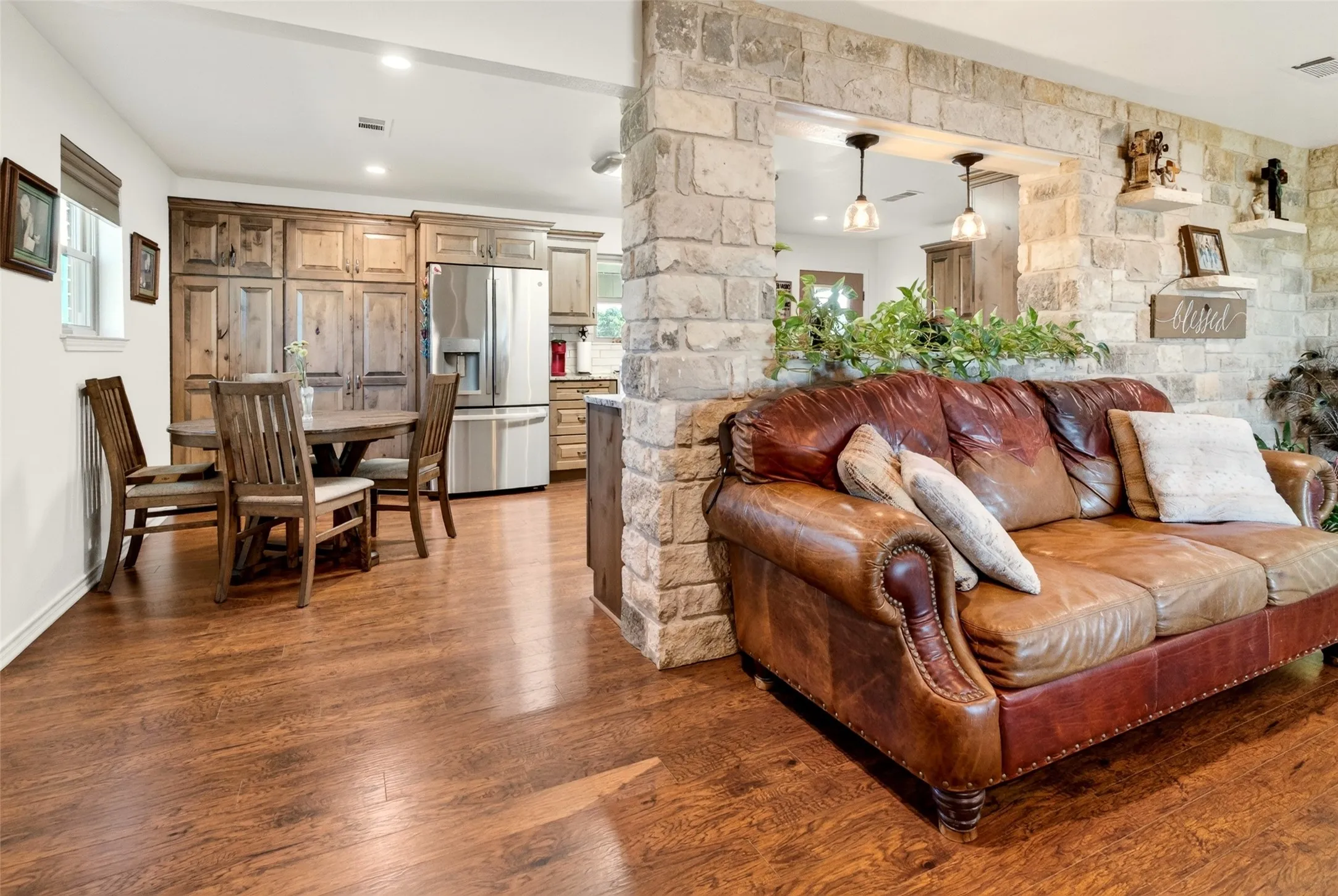 Single Family Residence For Sale in Coryell County , 11121 E HWY 84, Gatesville, Texas 76528, 2 Bedroom, 2 Bathroom, Garage spaces, 1,492 Sqft, built in 1997, mls#21364563, Real Estate Agent in Gatesville, Homes For Sale in Coryell county, Homes For Sale in Gatesville, Realtor in Gatesville Texas, Real Estate Brokerage Independent Realty Texas, Luminita Cordes Realtor