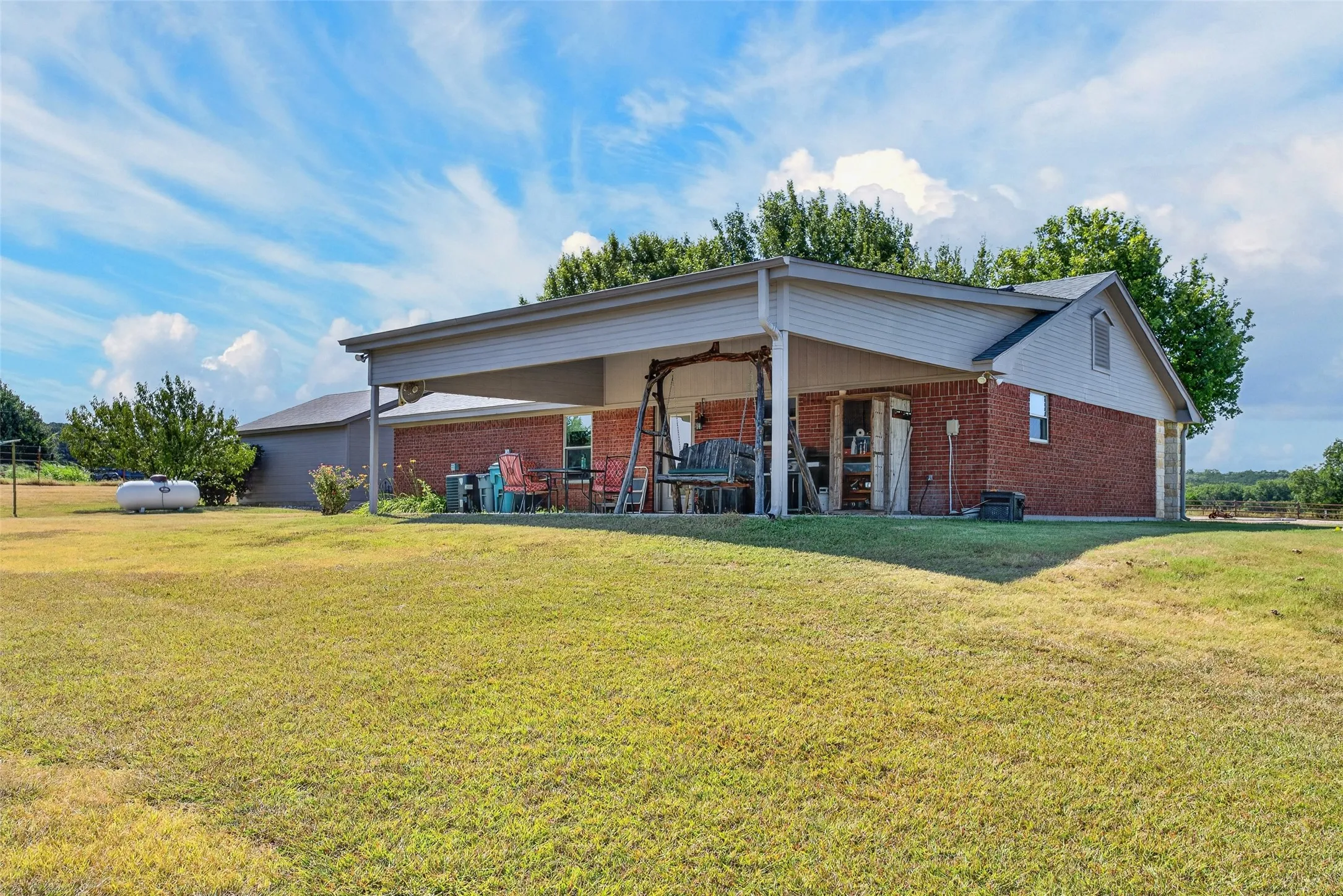 Single Family Residence For Sale in Coryell County , 11121 E HWY 84, Gatesville, Texas 76528, 2 Bedroom, 2 Bathroom, Garage spaces, 1,492 Sqft, built in 1997, mls#21364563, Real Estate Agent in Gatesville, Homes For Sale in Coryell county, Homes For Sale in Gatesville, Realtor in Gatesville Texas, Real Estate Brokerage Independent Realty Texas, Luminita Cordes Realtor