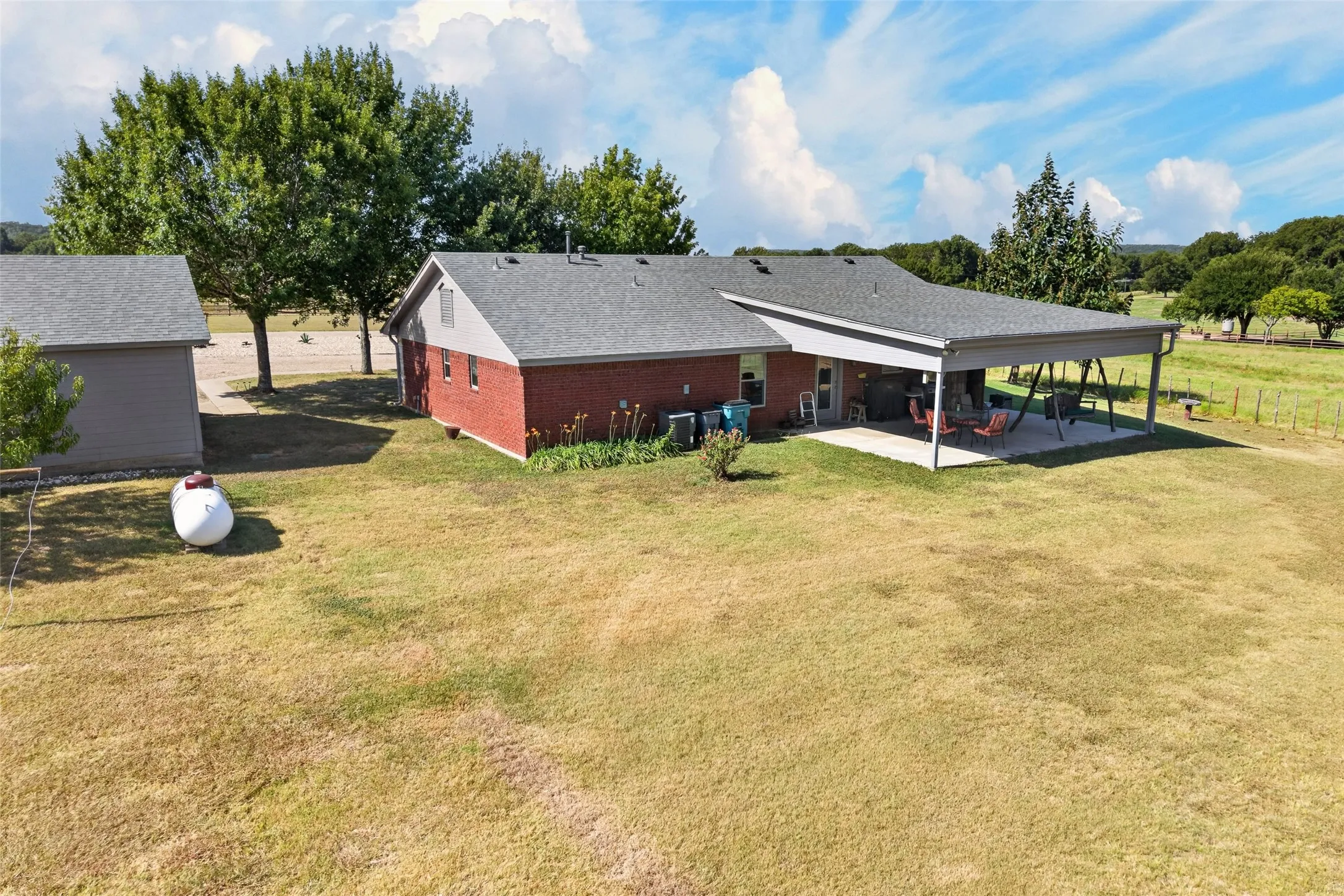Single Family Residence For Sale in Coryell County , 11121 E HWY 84, Gatesville, Texas 76528, 2 Bedroom, 2 Bathroom, Garage spaces, 1,492 Sqft, built in 1997, mls#21364563, Real Estate Agent in Gatesville, Homes For Sale in Coryell county, Homes For Sale in Gatesville, Realtor in Gatesville Texas, Real Estate Brokerage Independent Realty Texas, Luminita Cordes Realtor