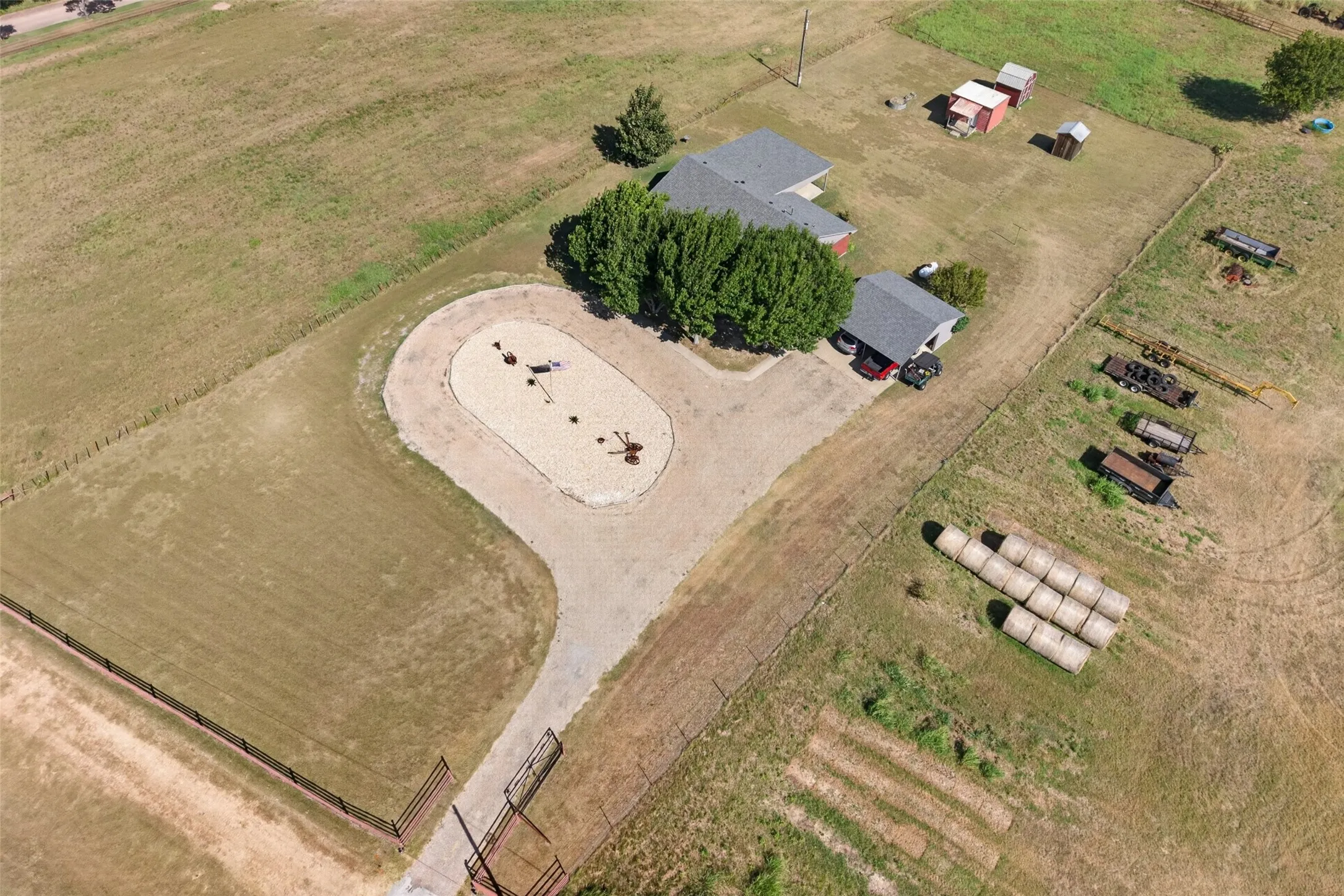 Single Family Residence For Sale in Coryell County , 11121 E HWY 84, Gatesville, Texas 76528, 2 Bedroom, 2 Bathroom, Garage spaces, 1,492 Sqft, built in 1997, mls#21364563, Real Estate Agent in Gatesville, Homes For Sale in Coryell county, Homes For Sale in Gatesville, Realtor in Gatesville Texas, Real Estate Brokerage Independent Realty Texas, Luminita Cordes Realtor