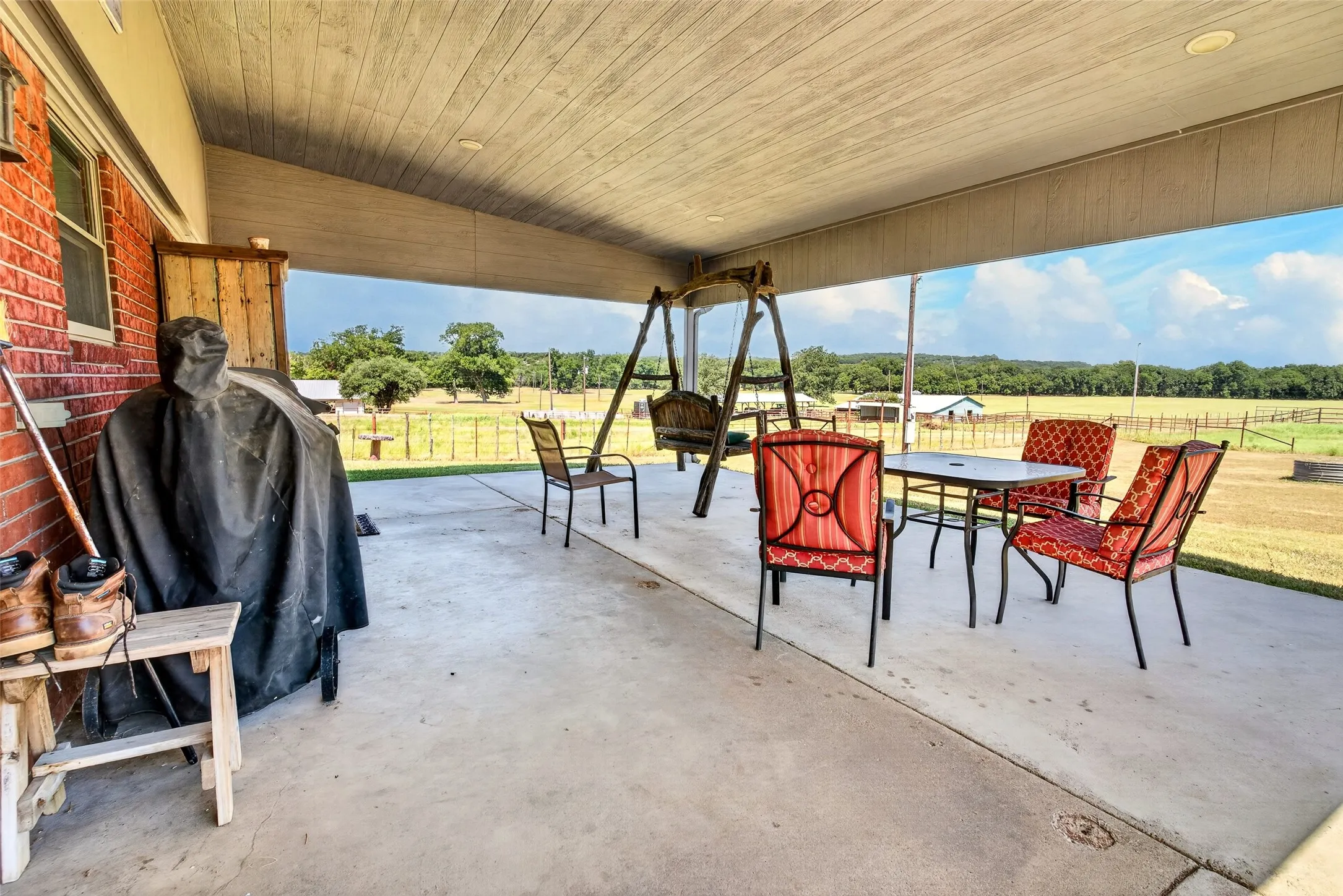 Single Family Residence For Sale in Coryell County , 11121 E HWY 84, Gatesville, Texas 76528, 2 Bedroom, 2 Bathroom, Garage spaces, 1,492 Sqft, built in 1997, mls#21364563, Real Estate Agent in Gatesville, Homes For Sale in Coryell county, Homes For Sale in Gatesville, Realtor in Gatesville Texas, Real Estate Brokerage Independent Realty Texas, Luminita Cordes Realtor