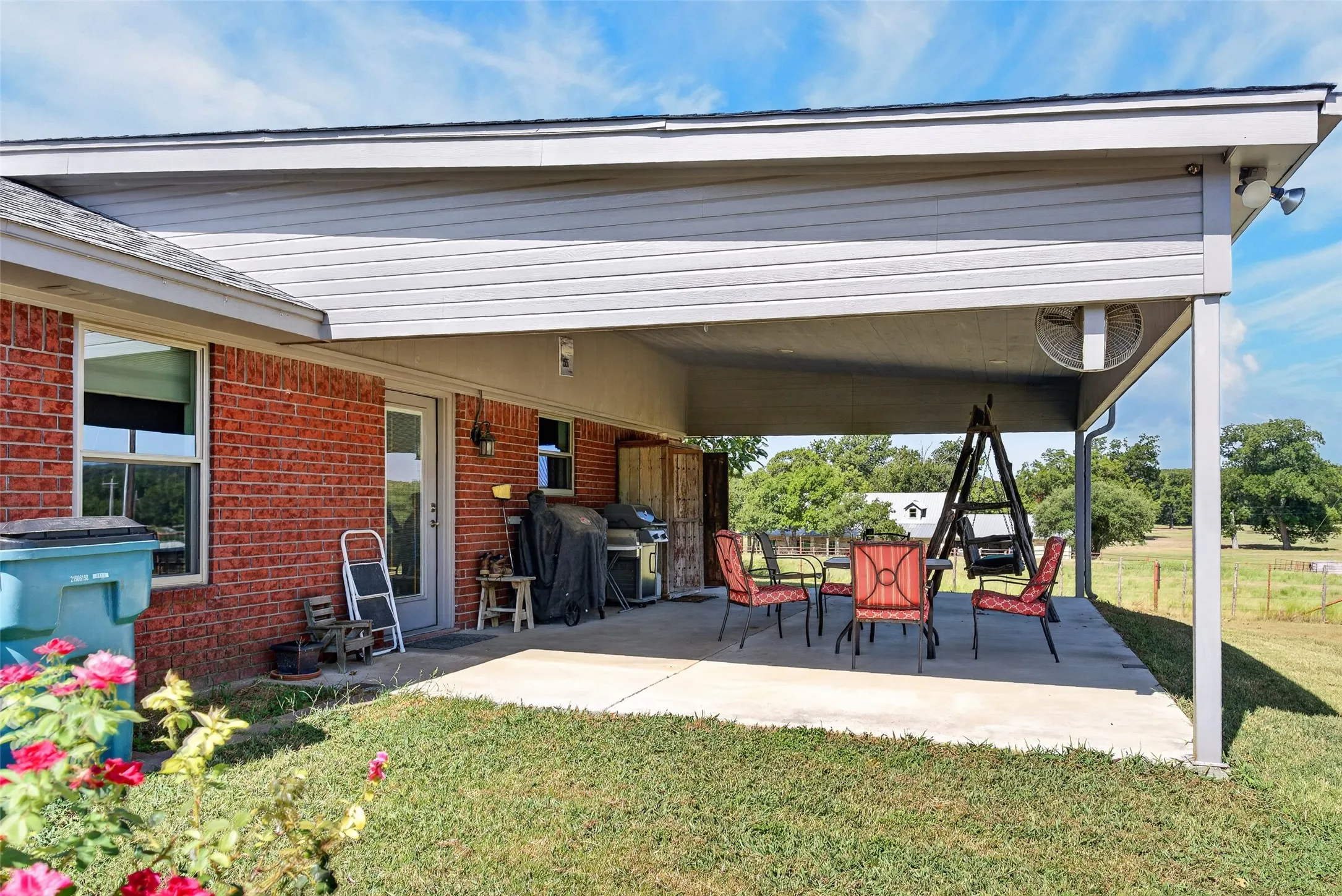 Single Family Residence For Sale in Coryell County , 11121 E HWY 84, Gatesville, Texas 76528, 2 Bedroom, 2 Bathroom, Garage spaces, 1,492 Sqft, built in 1997, mls#21364563, Real Estate Agent in Gatesville, Homes For Sale in Coryell county, Homes For Sale in Gatesville, Realtor in Gatesville Texas, Real Estate Brokerage Independent Realty Texas, Luminita Cordes Realtor