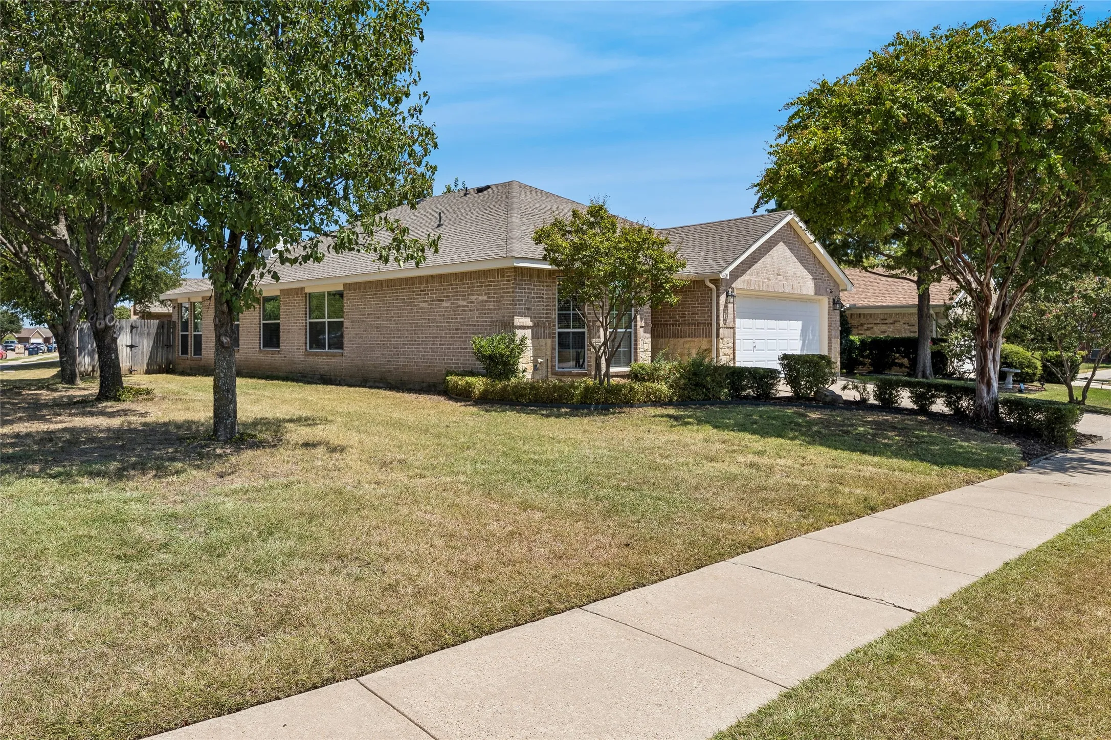 Single Family Residence For Sale in Tarrant County , 4600 Wheatland Drive, Fort Worth, Texas 76179, 3 Bedroom, 2 Bathroom, 2 Garage spaces, 1,790 Sqft, built in 2003, mls#21366247, Real Estate Agent in Fort Worth, Homes For Sale in Tarrant county, Homes For Sale in Fort Worth, Realtor in Fort Worth Texas, Real Estate Brokerage Independent Realty Texas, Luminita Cordes Realtor