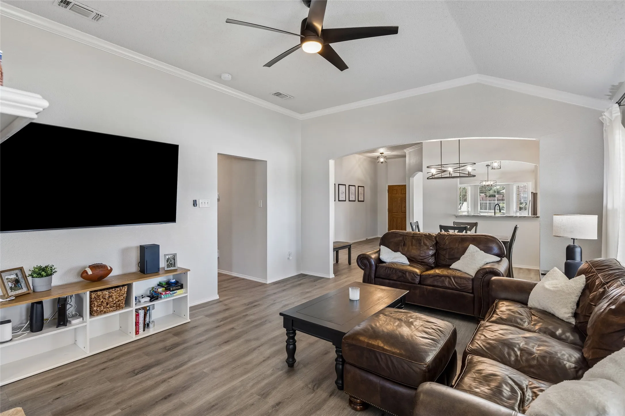 Single Family Residence For Sale in Tarrant County , 4600 Wheatland Drive, Fort Worth, Texas 76179, 3 Bedroom, 2 Bathroom, 2 Garage spaces, 1,790 Sqft, built in 2003, mls#21366247, Real Estate Agent in Fort Worth, Homes For Sale in Tarrant county, Homes For Sale in Fort Worth, Realtor in Fort Worth Texas, Real Estate Brokerage Independent Realty Texas, Luminita Cordes Realtor